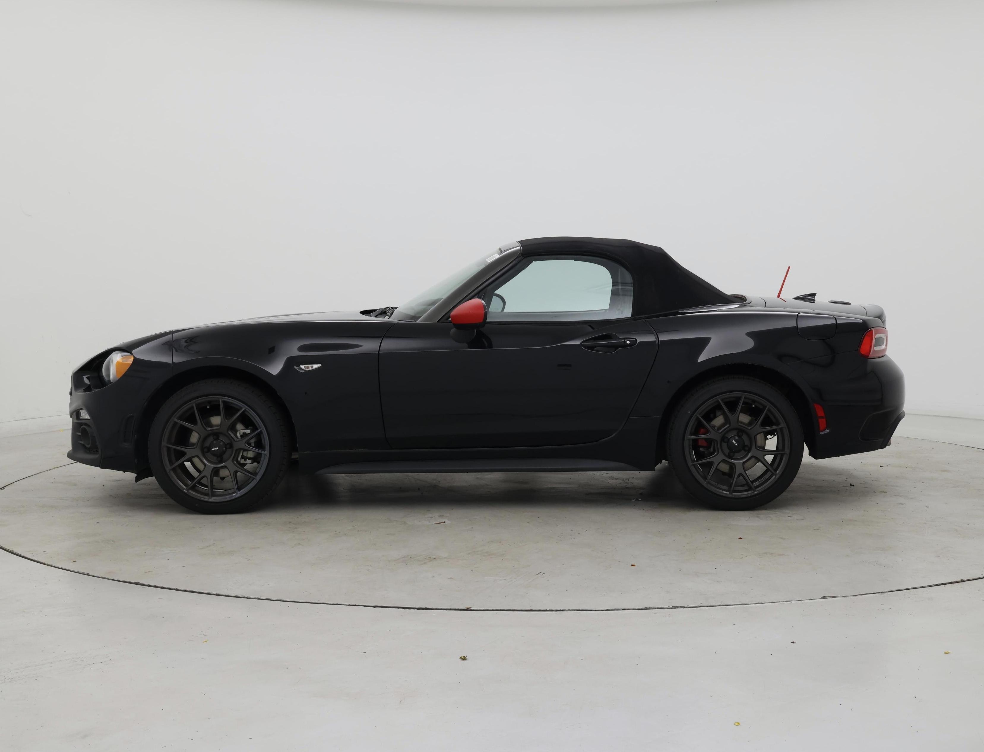 Thumbnail: 2019 Fiat 124 Spider - 3