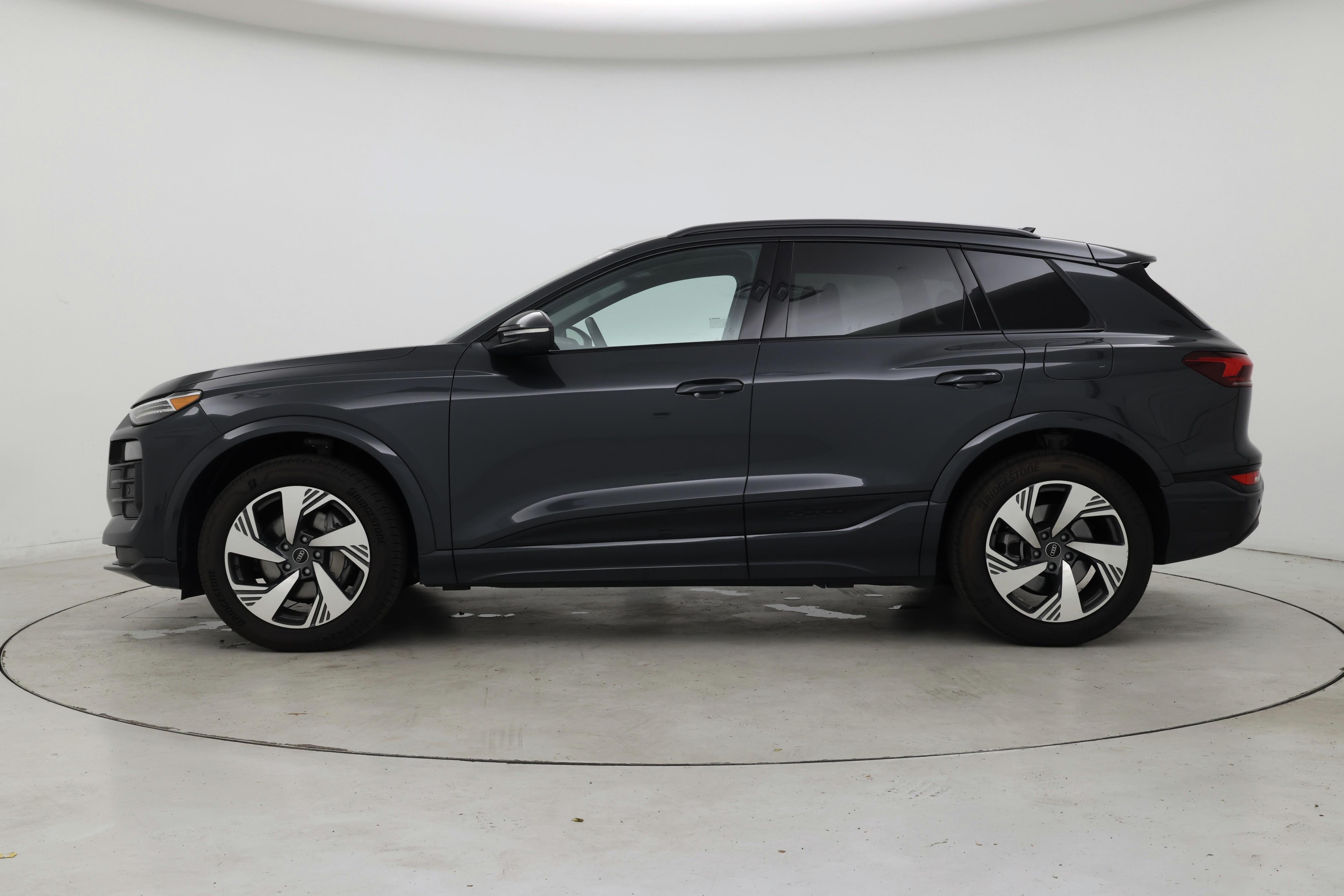 Thumbnail: 2025 Audi Q6 e-tron - 3