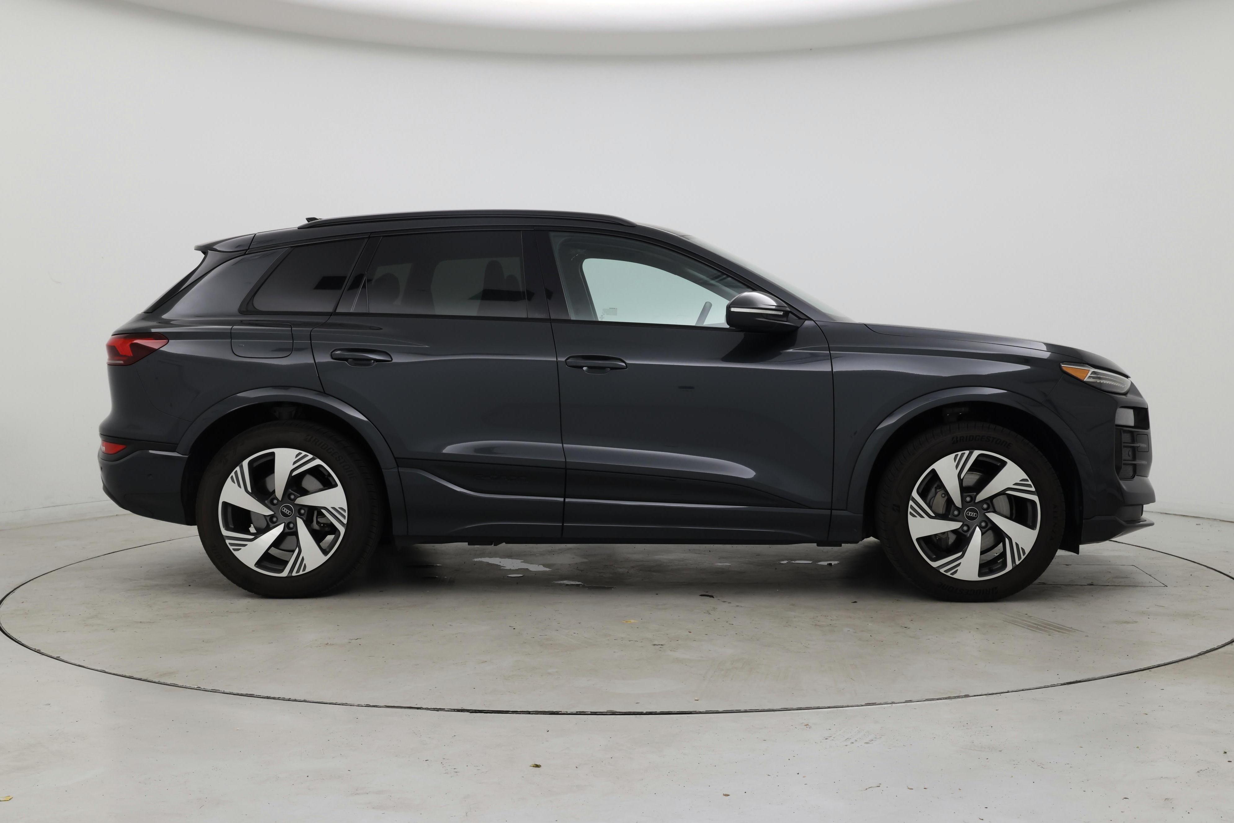 Thumbnail: 2025 Audi Q6 e-tron - 7