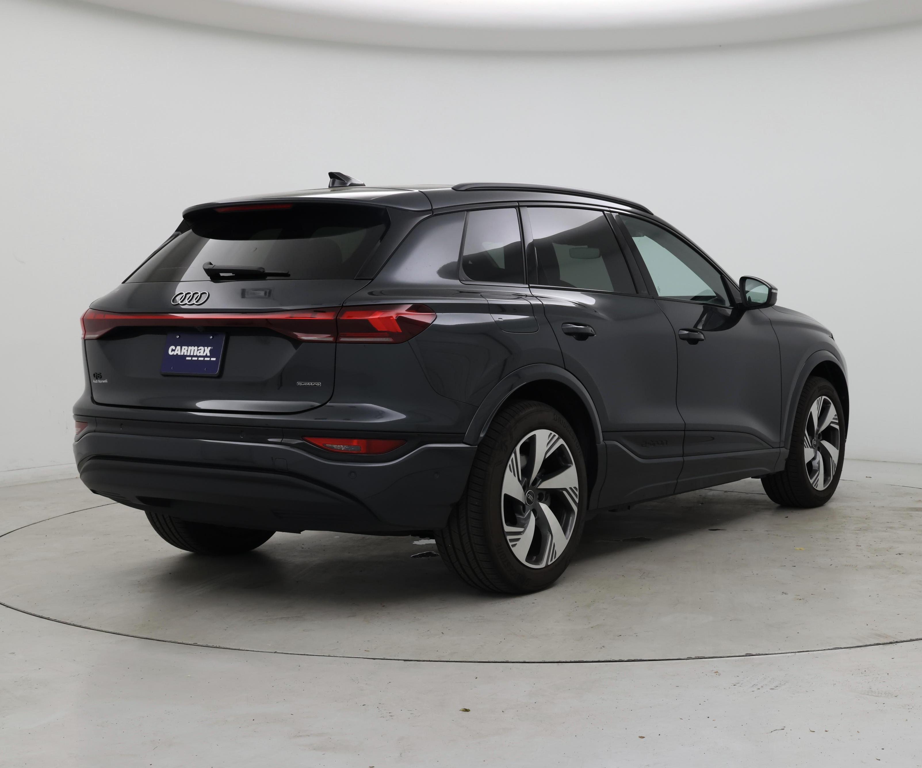 Thumbnail: 2025 Audi Q6 e-tron - 8