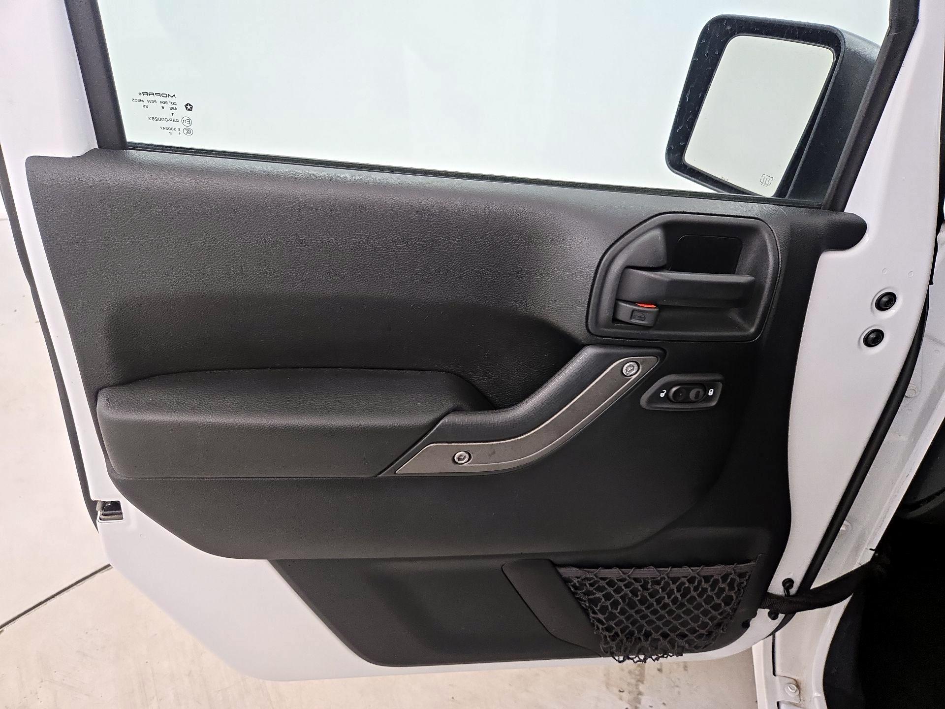 Thumbnail: 2016 Jeep Wrangler - 12