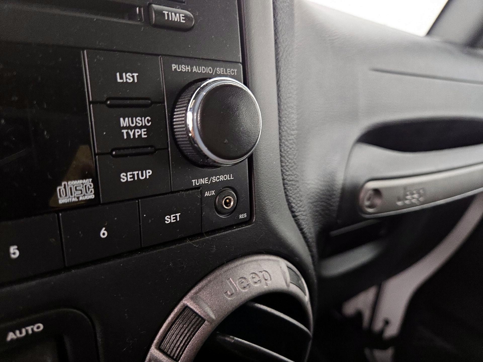 Thumbnail: 2016 Jeep Wrangler - 16