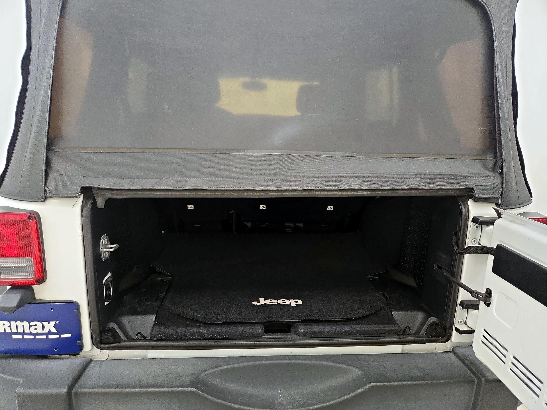 Thumbnail: 2016 Jeep Wrangler - 18