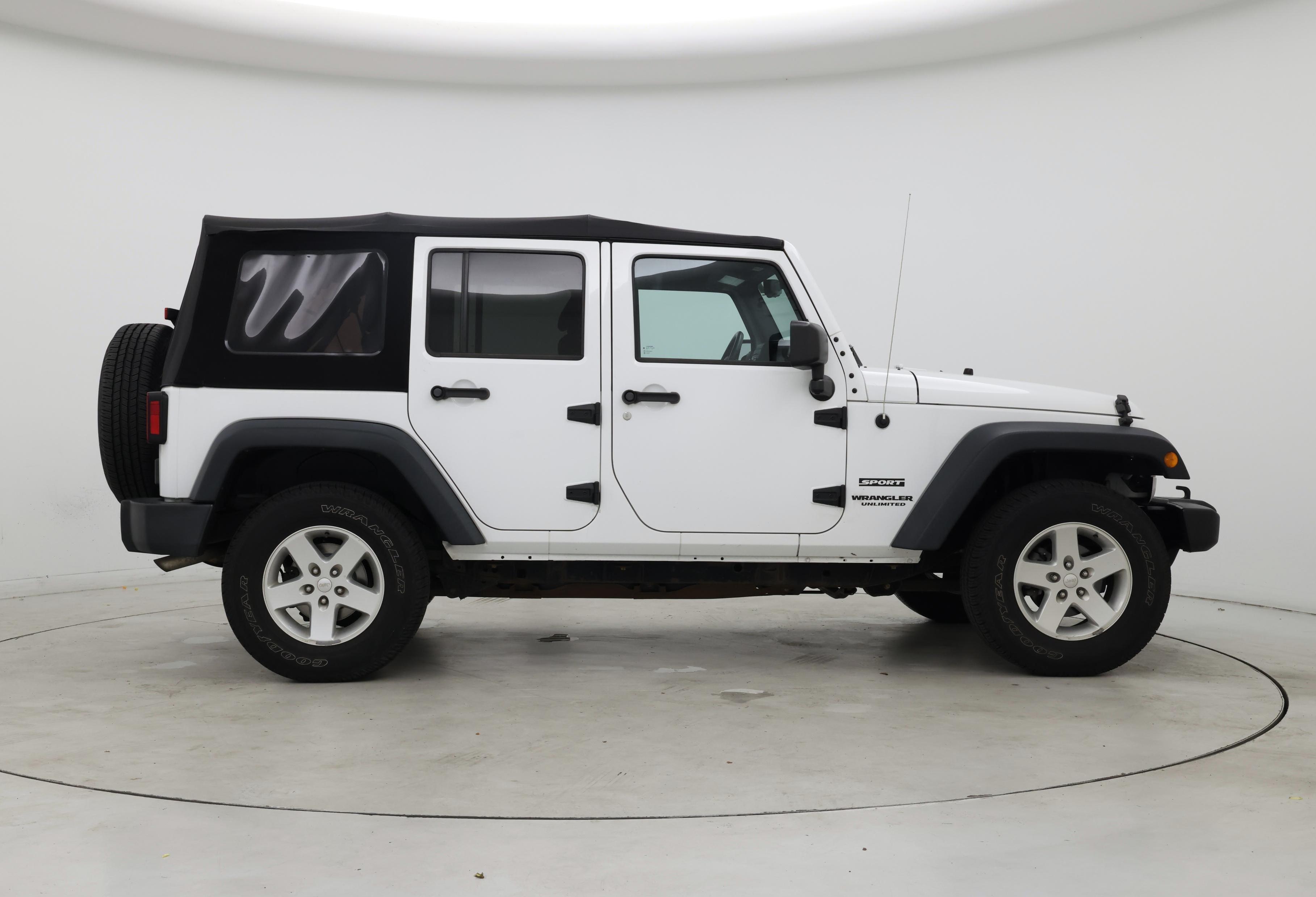 Thumbnail: 2016 Jeep Wrangler - 7