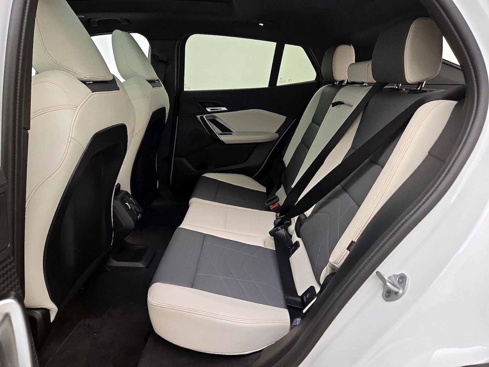 2025 BMW X2 28i - Photo 19