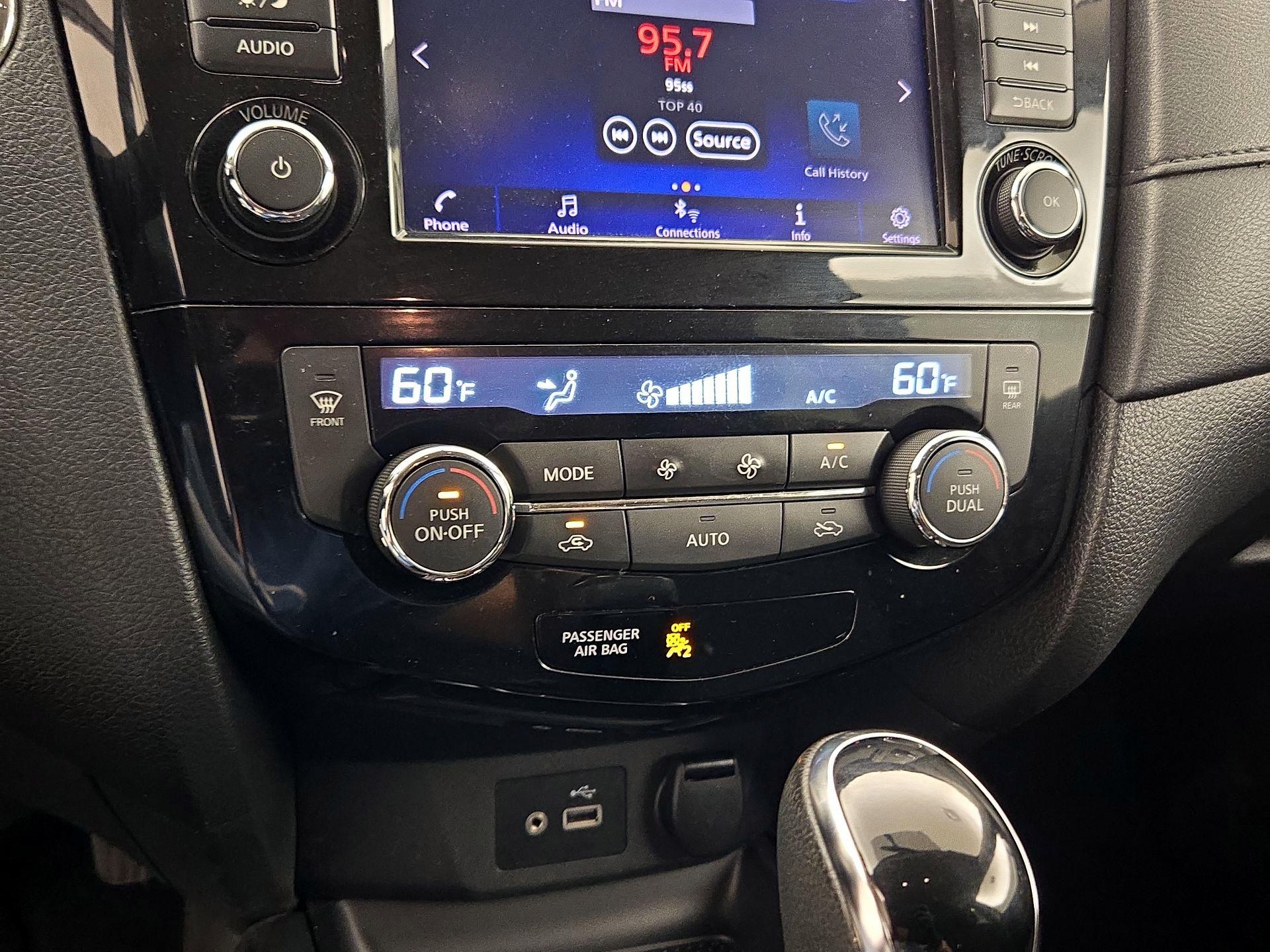 Thumbnail: 2018 Nissan Rogue - 16