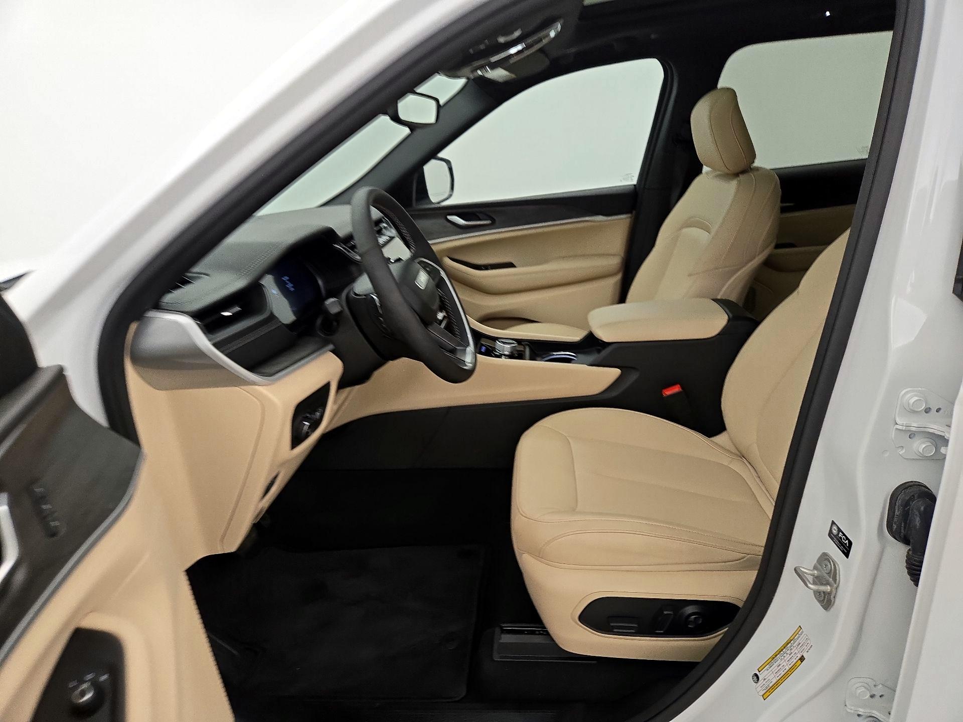 Thumbnail: 2024 Jeep Grand Cherokee - 11