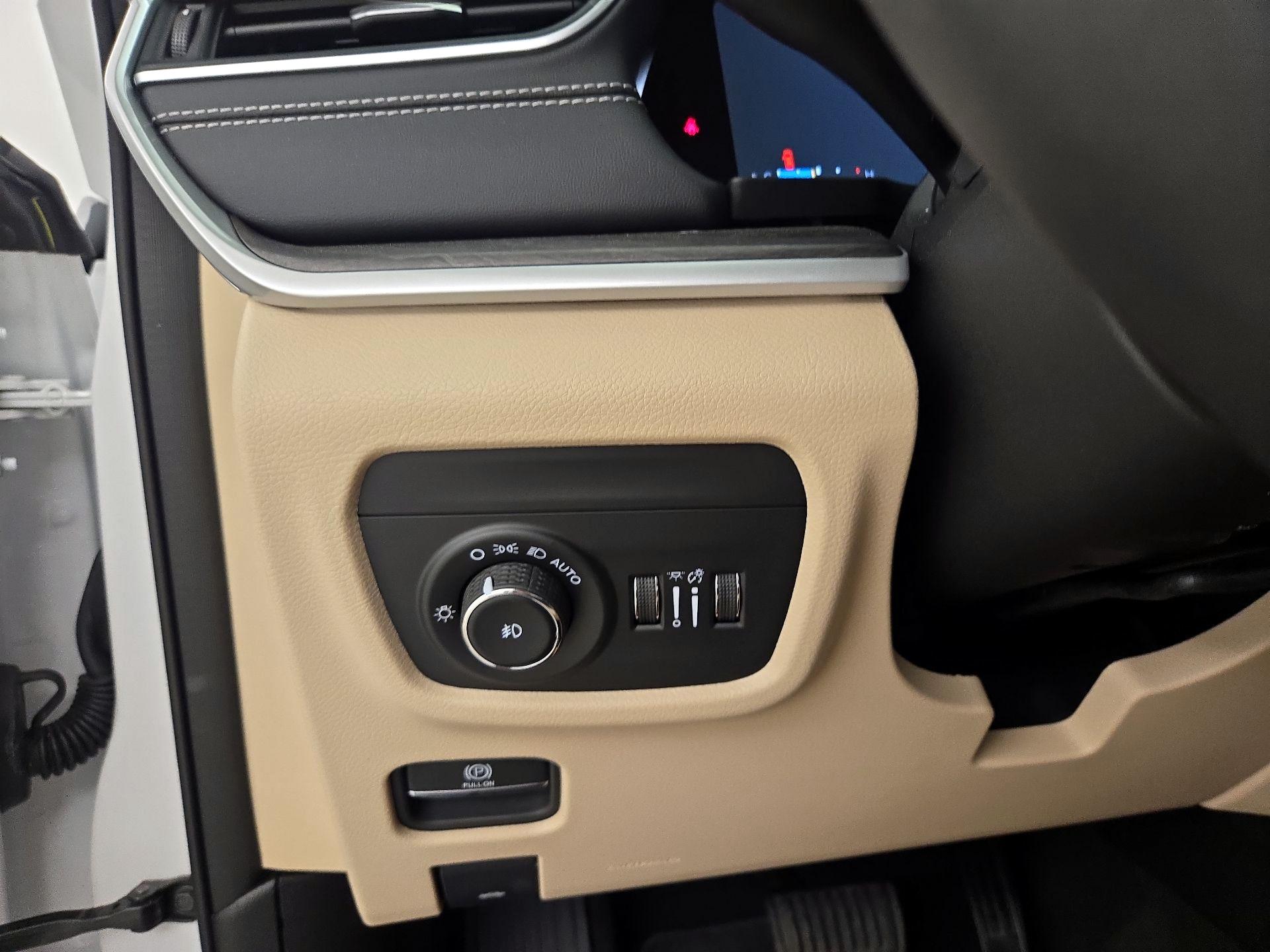 Thumbnail: 2024 Jeep Grand Cherokee - 13
