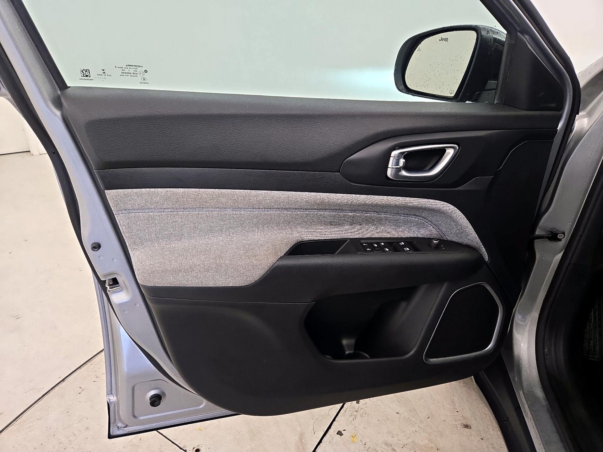 Thumbnail: 2022 Jeep Compass - 12
