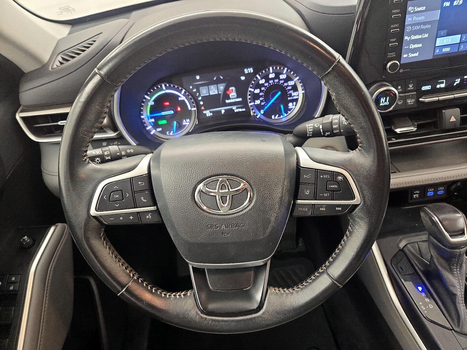 2022 Toyota Highlander XLE - Photo 11