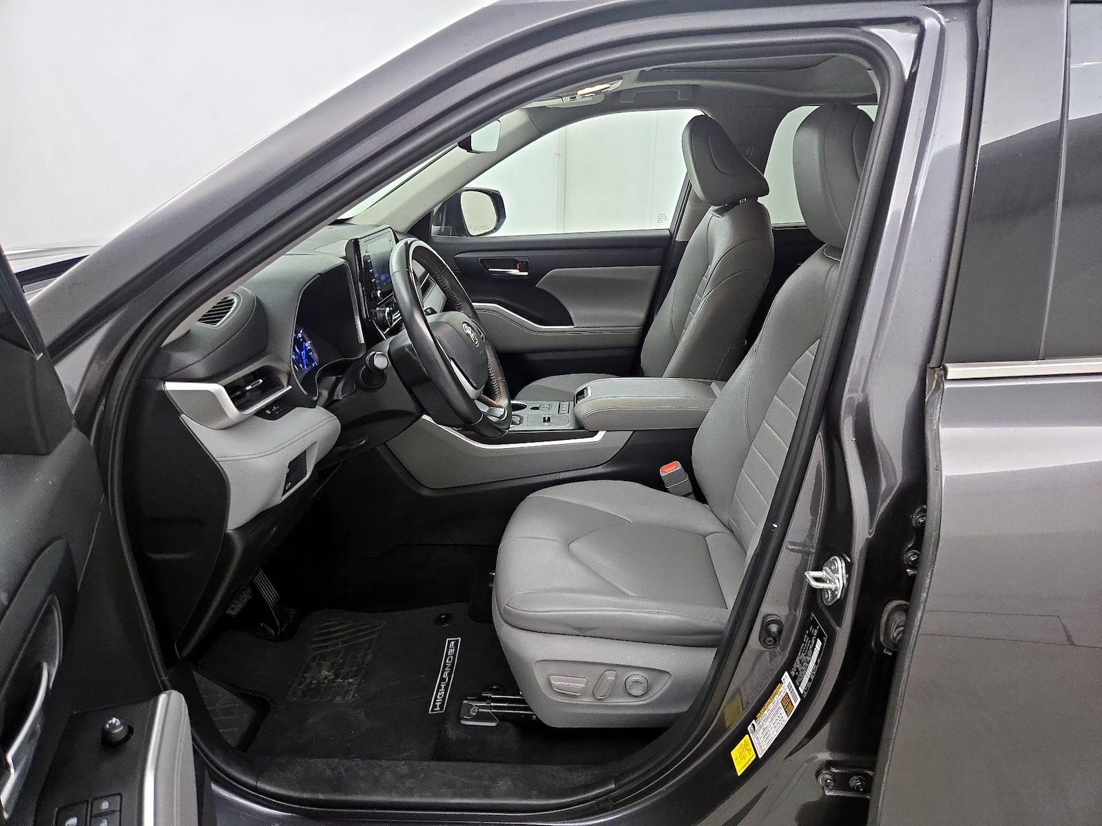 2022 Toyota Highlander XLE - Photo 12