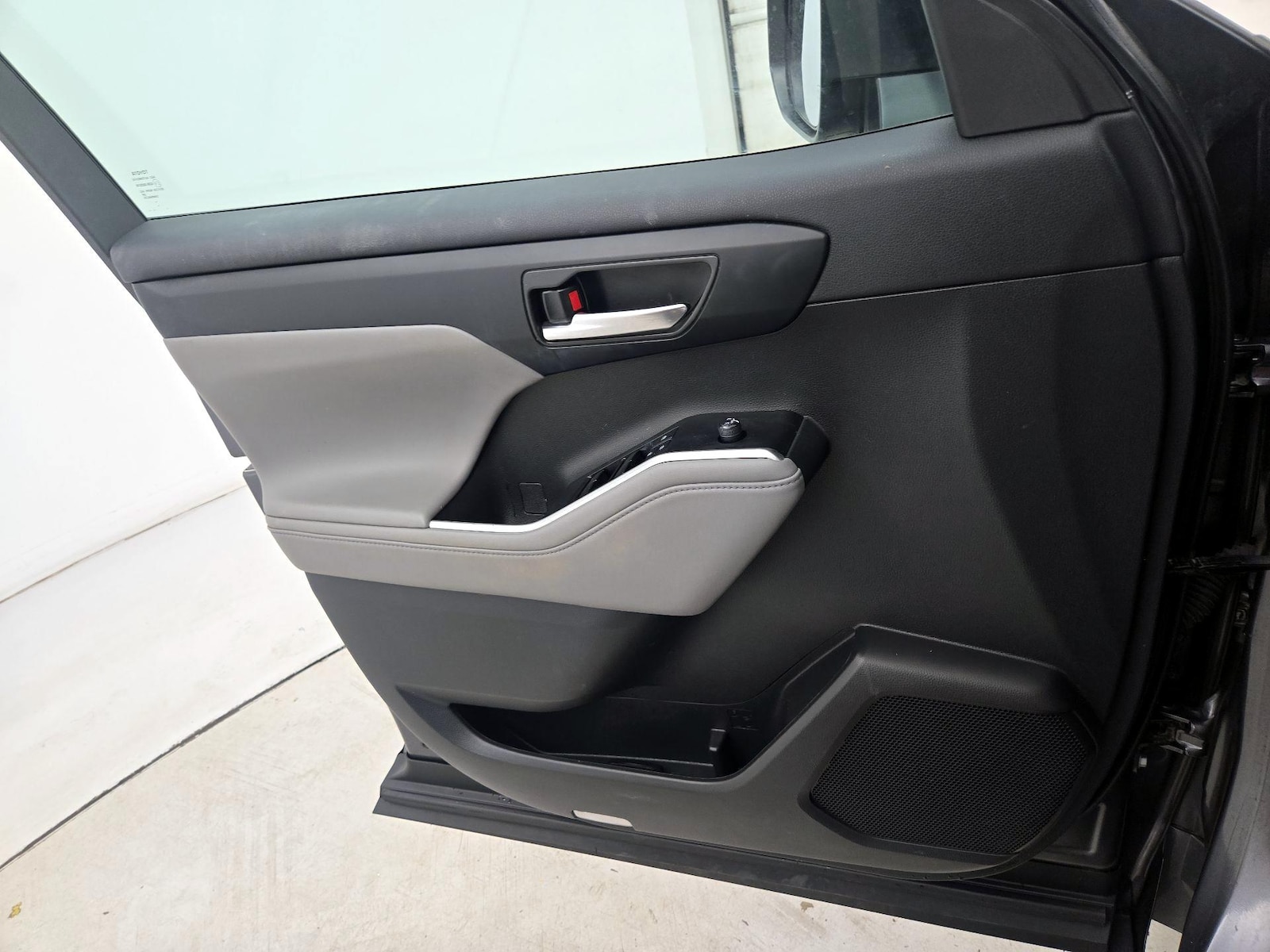 2022 Toyota Highlander XLE - Photo 13