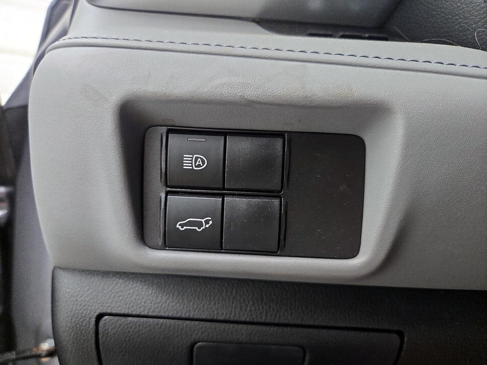 2022 Toyota Highlander XLE - Photo 14