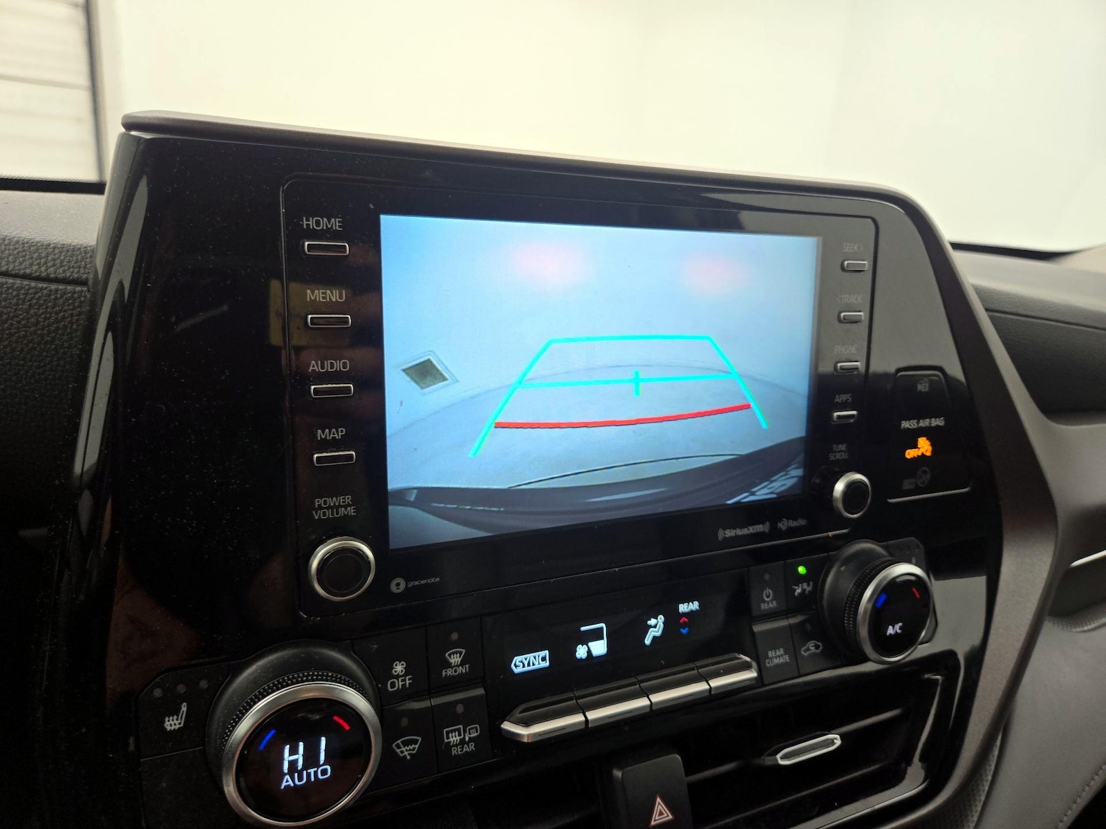 2022 Toyota Highlander XLE - Photo 15