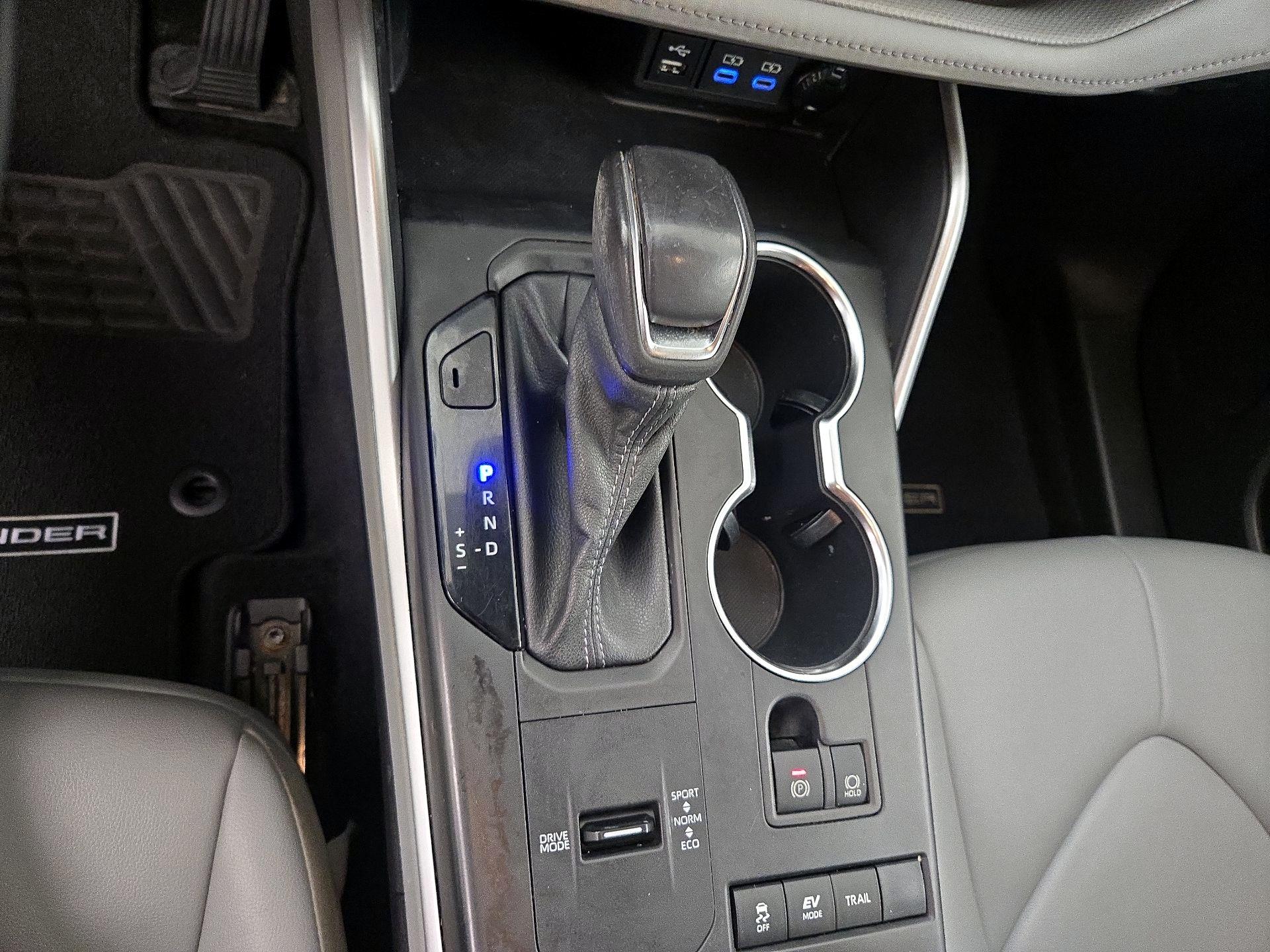 Thumbnail: 2022 Toyota Highlander - 17