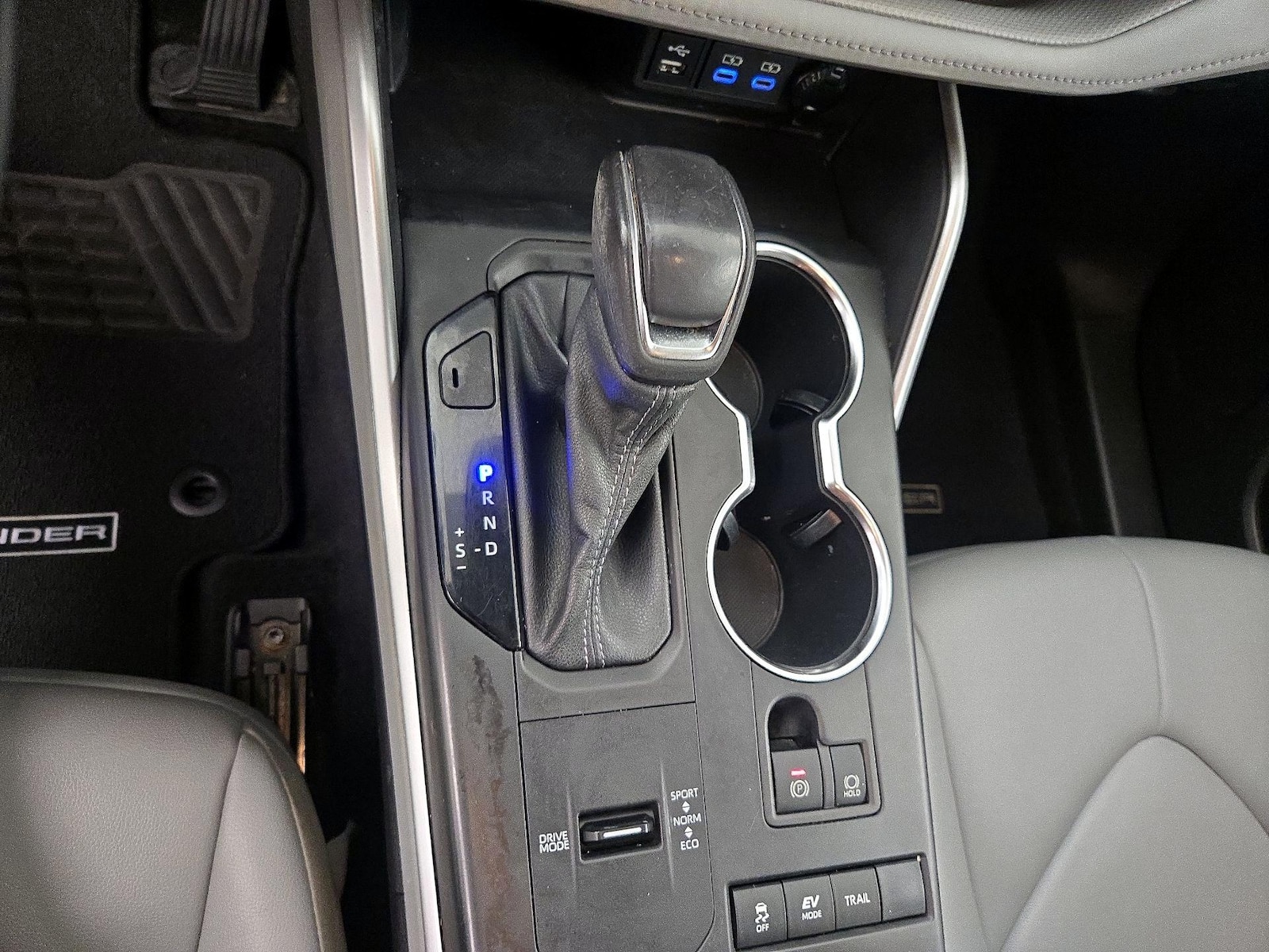 2022 Toyota Highlander XLE - Photo 18
