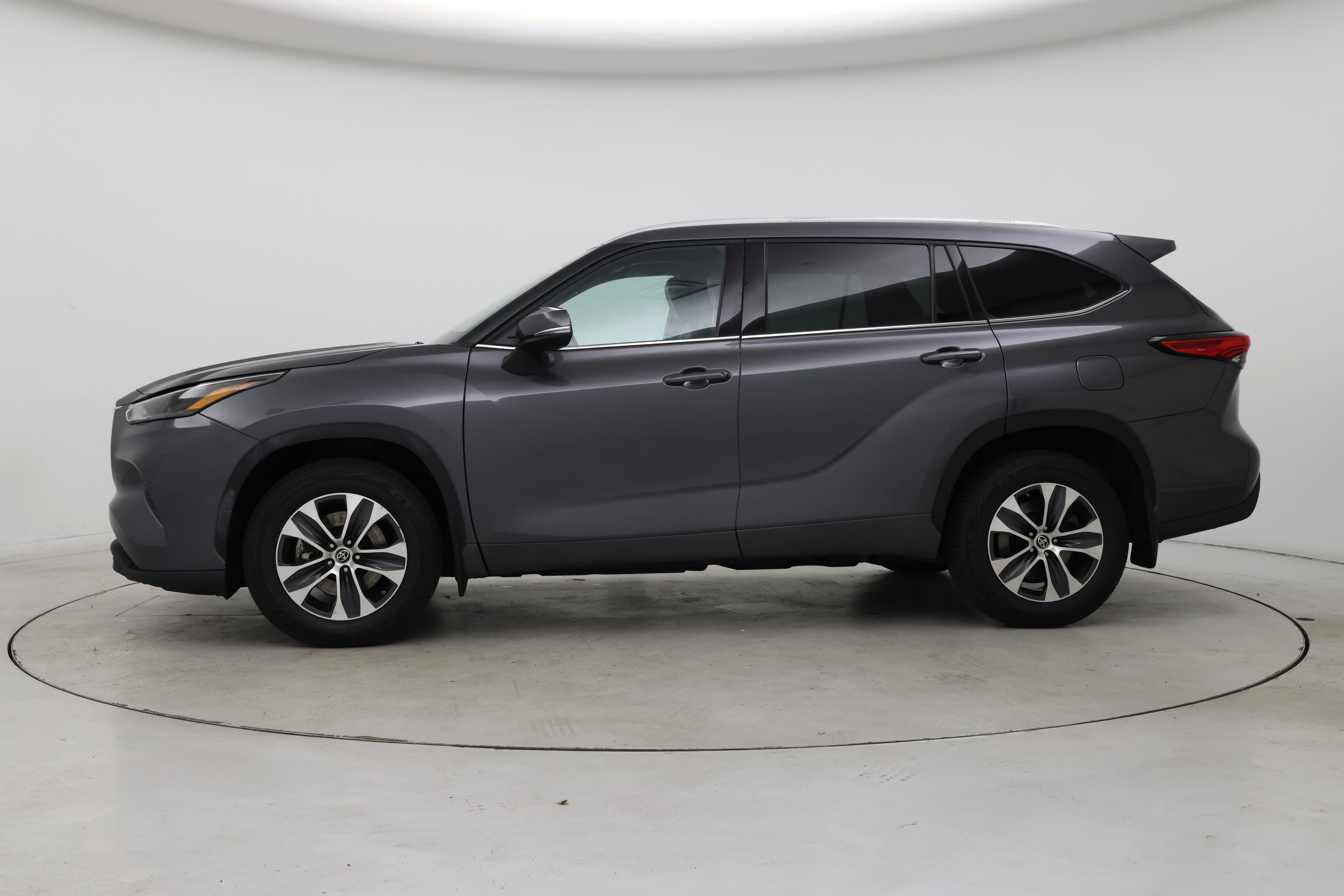 Thumbnail: 2022 Toyota Highlander - 3