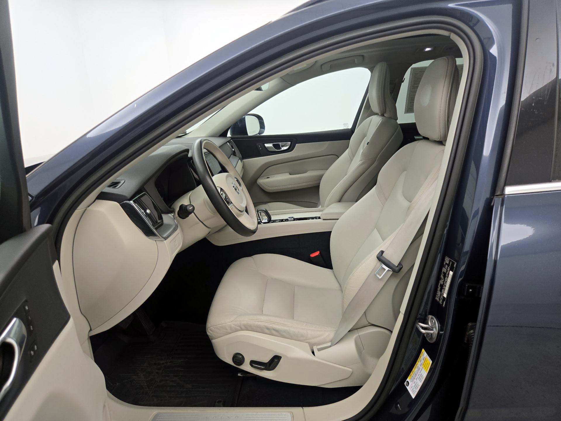 Thumbnail: 2023 Volvo XC60 - 11