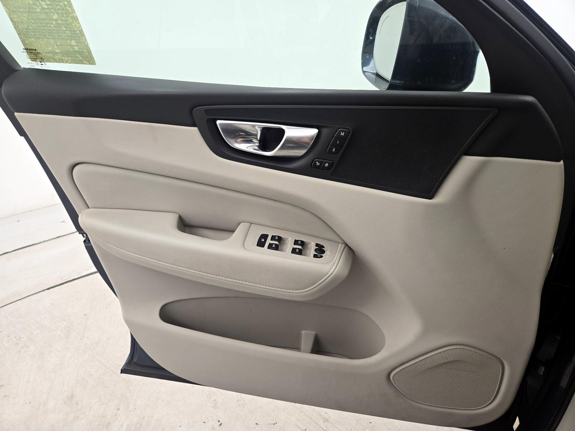 Thumbnail: 2023 Volvo XC60 - 12