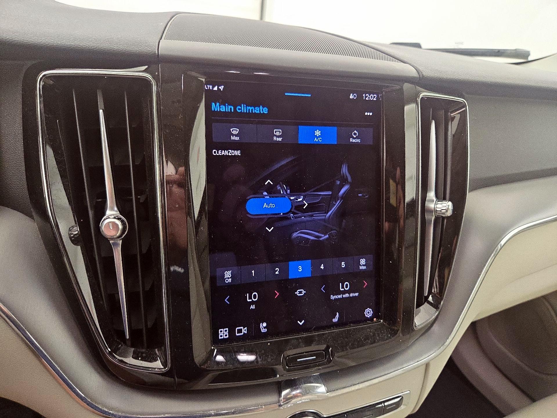 Thumbnail: 2023 Volvo XC60 - 17