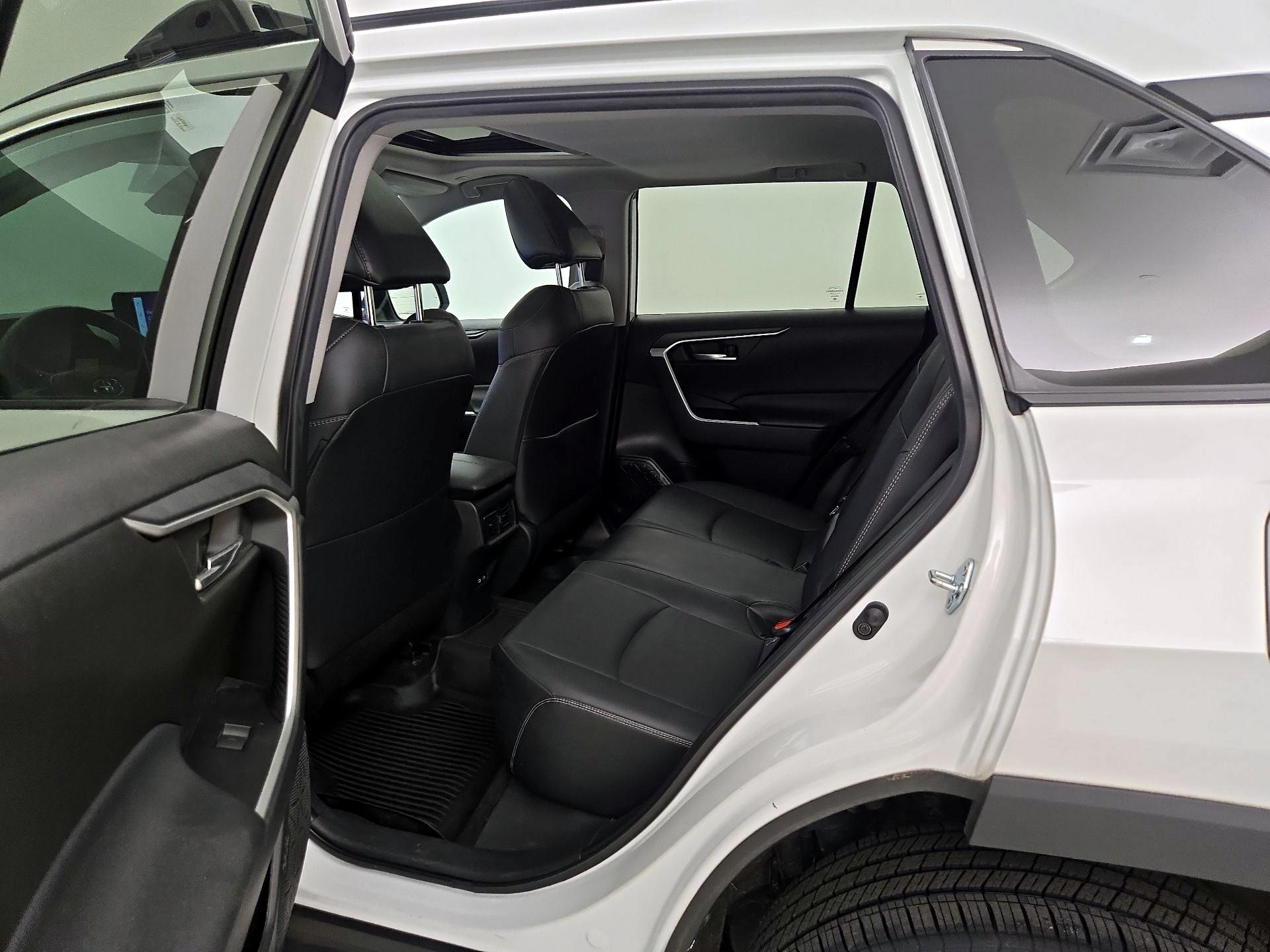 Thumbnail: 2023 Toyota RAV4 - 20