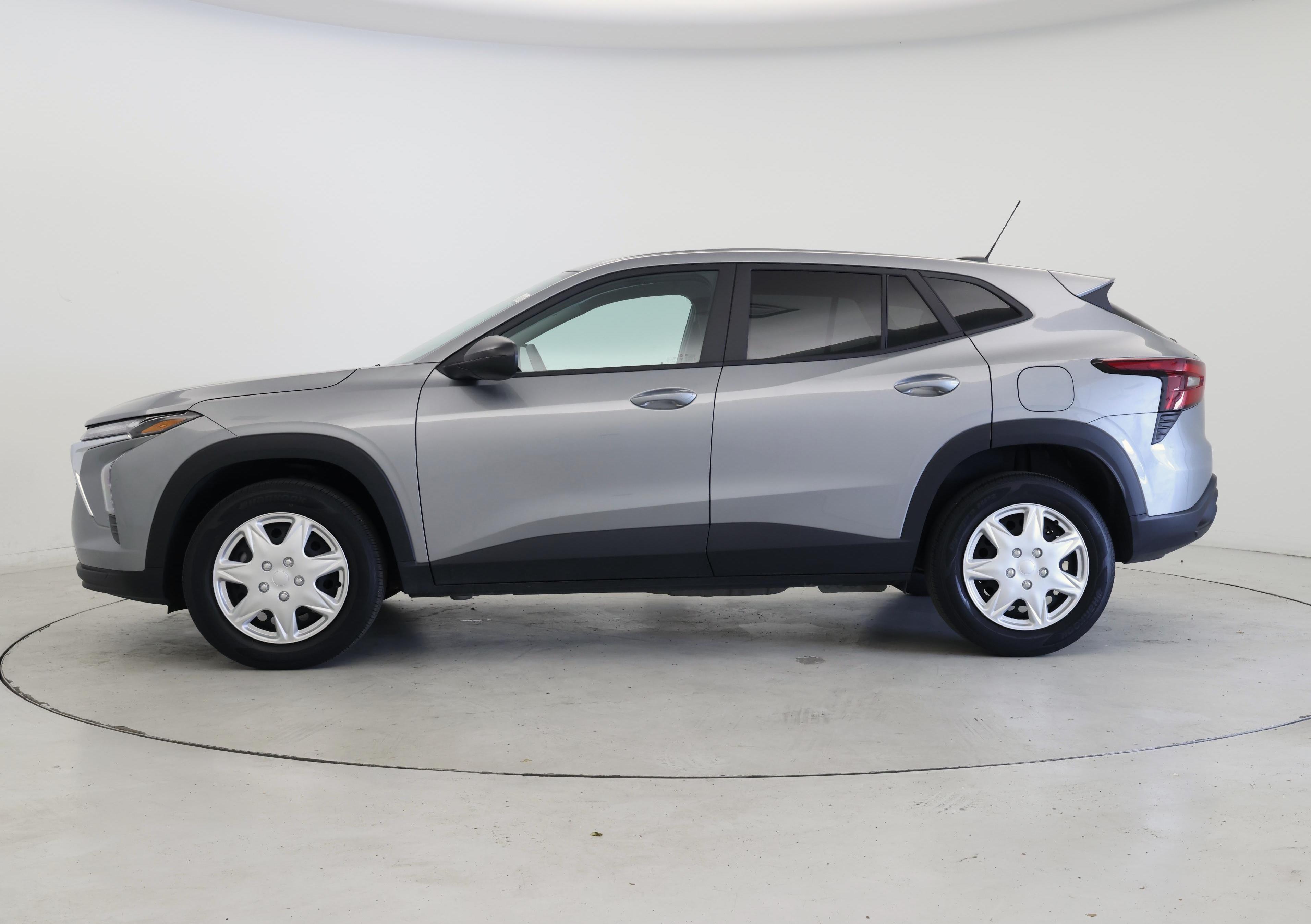 Thumbnail: 2024 Chevrolet Trax - 3