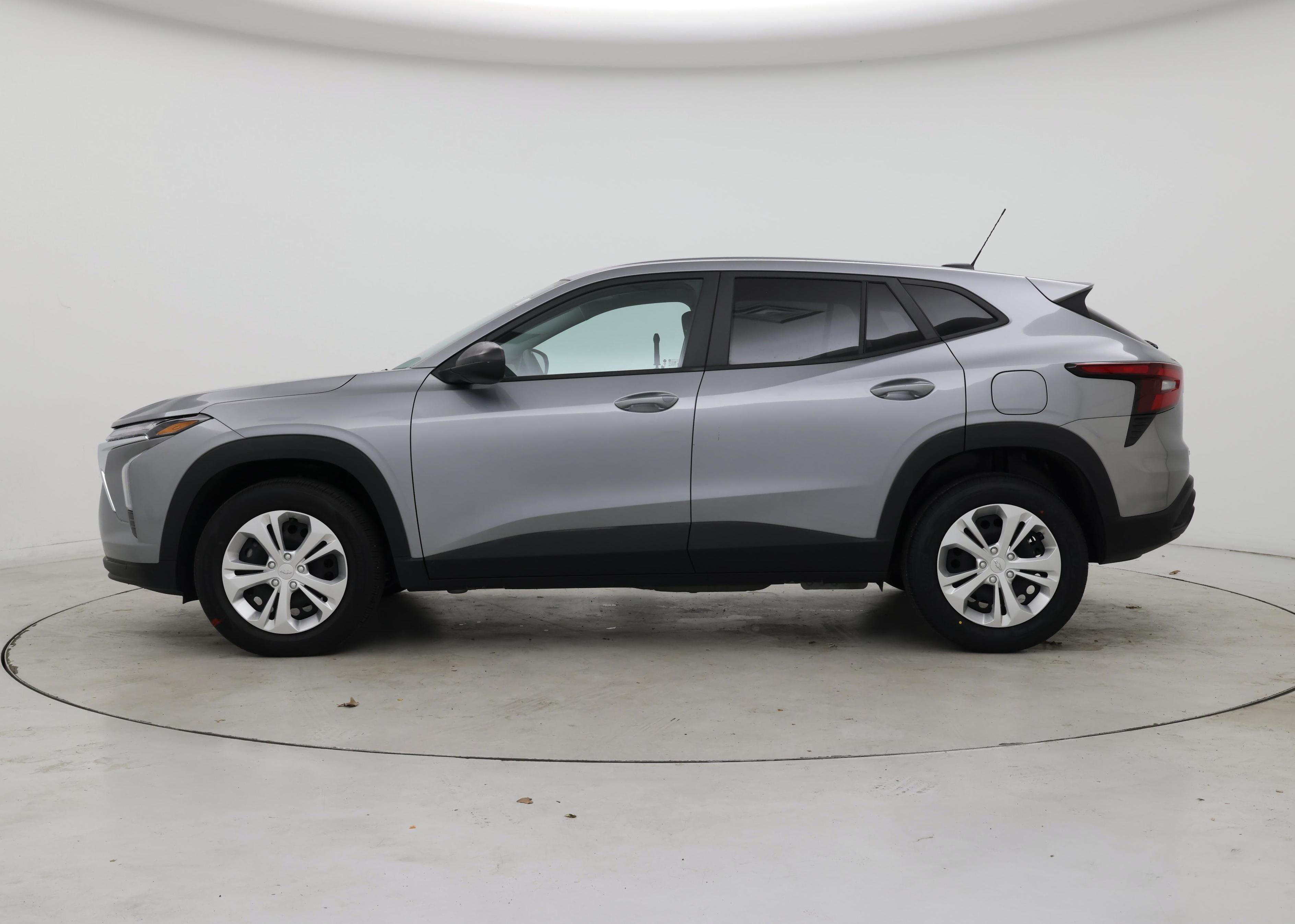 Thumbnail: 2024 Chevrolet Trax - 3