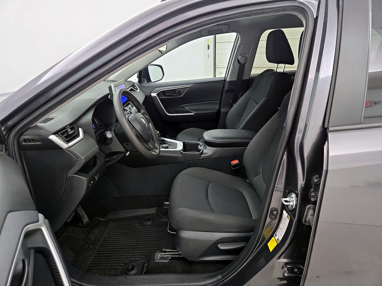 2024 Toyota RAV4 LE - Photo 12