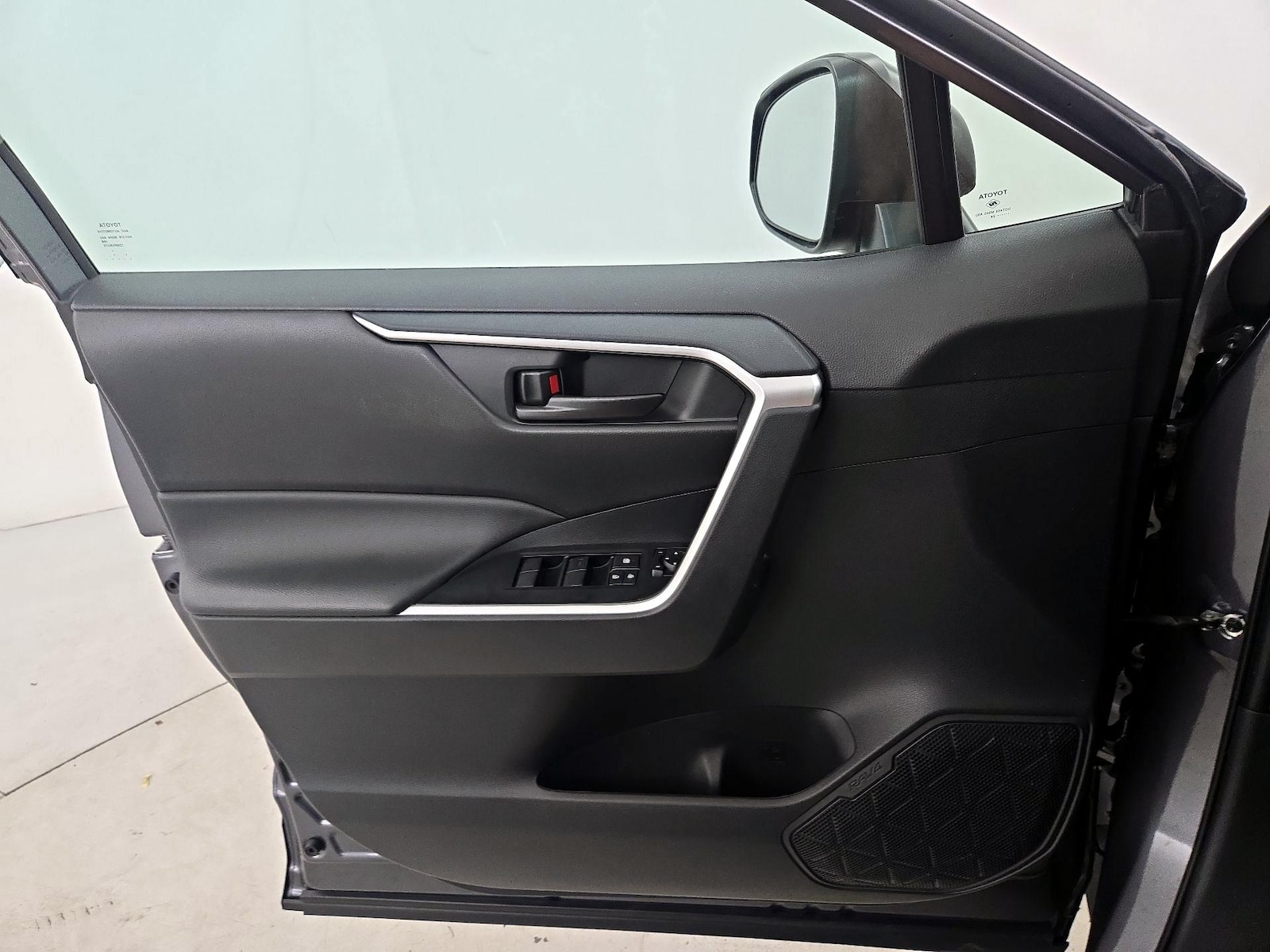 2024 Toyota RAV4 LE - Photo 13