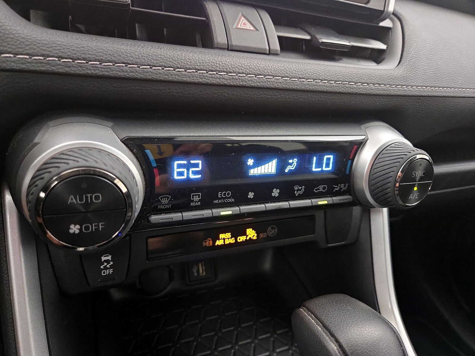 2024 Toyota RAV4 LE - Photo 18