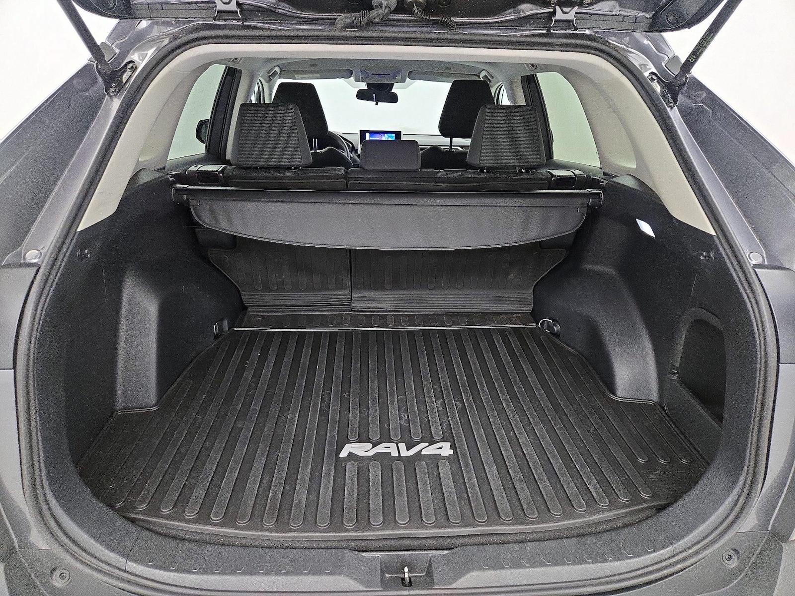 2024 Toyota RAV4 LE - Photo 22