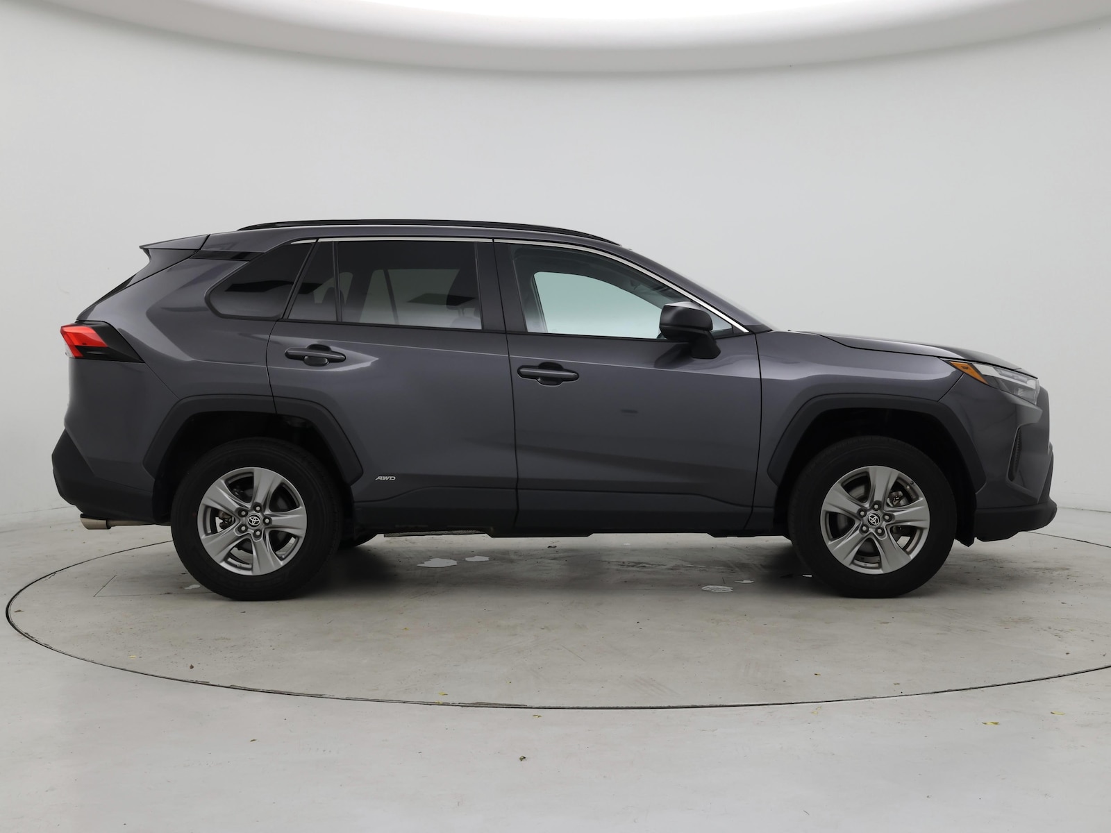 2024 Toyota RAV4 LE - Photo 8