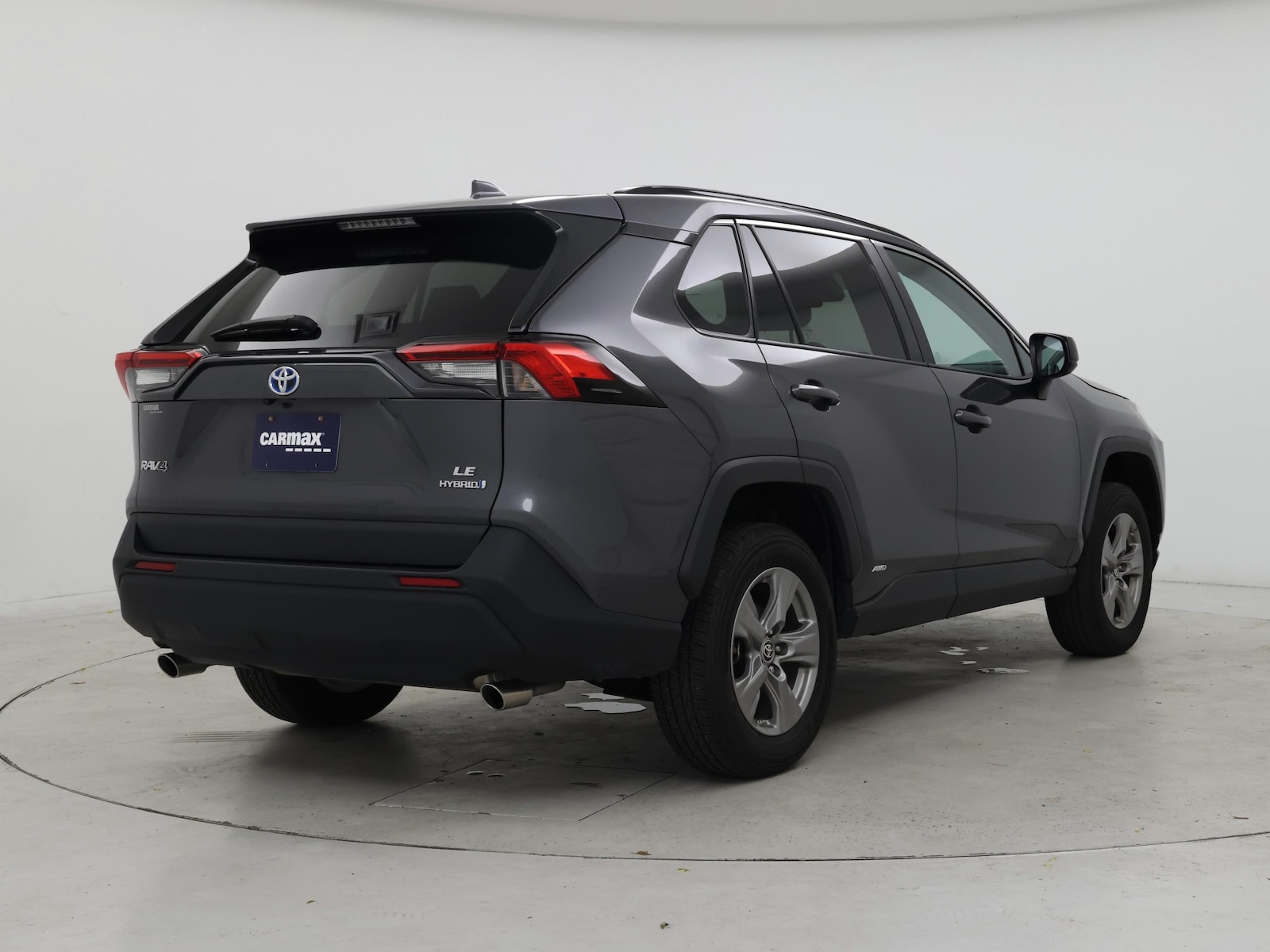 2024 Toyota RAV4 LE - Photo 9