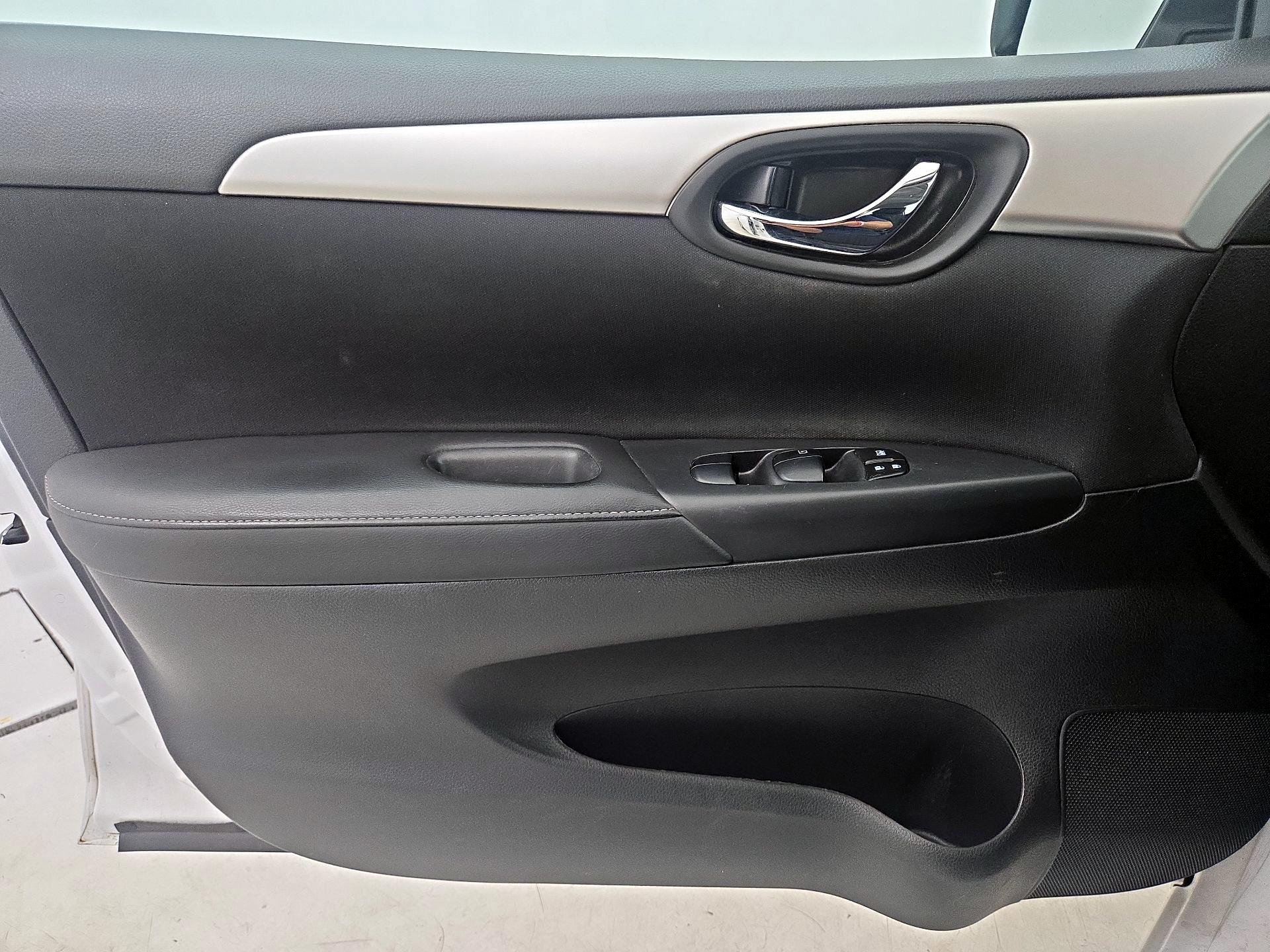 Thumbnail: 2017 Nissan Sentra - 12