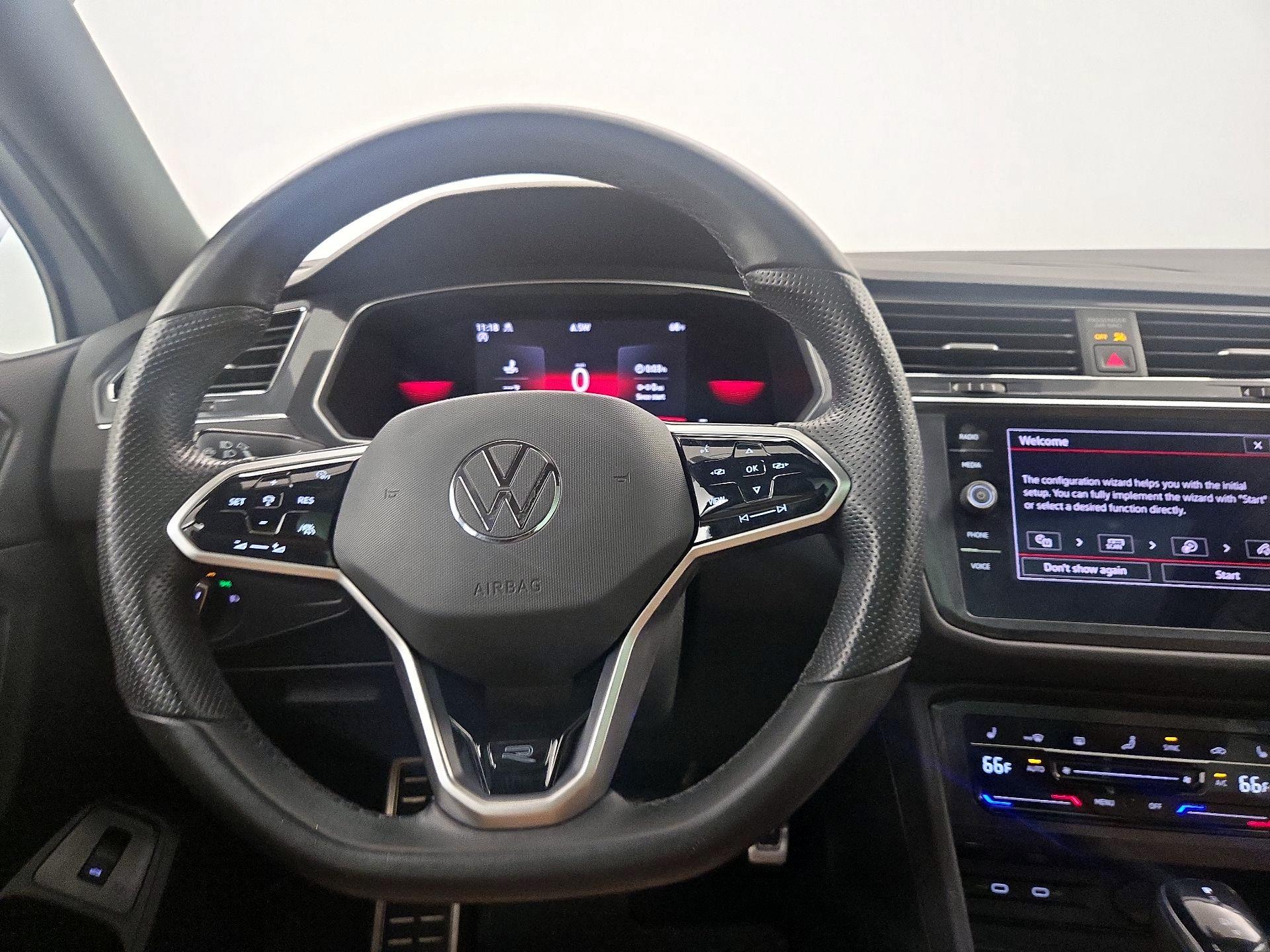Thumbnail: 2022 Volkswagen Tiguan - 10