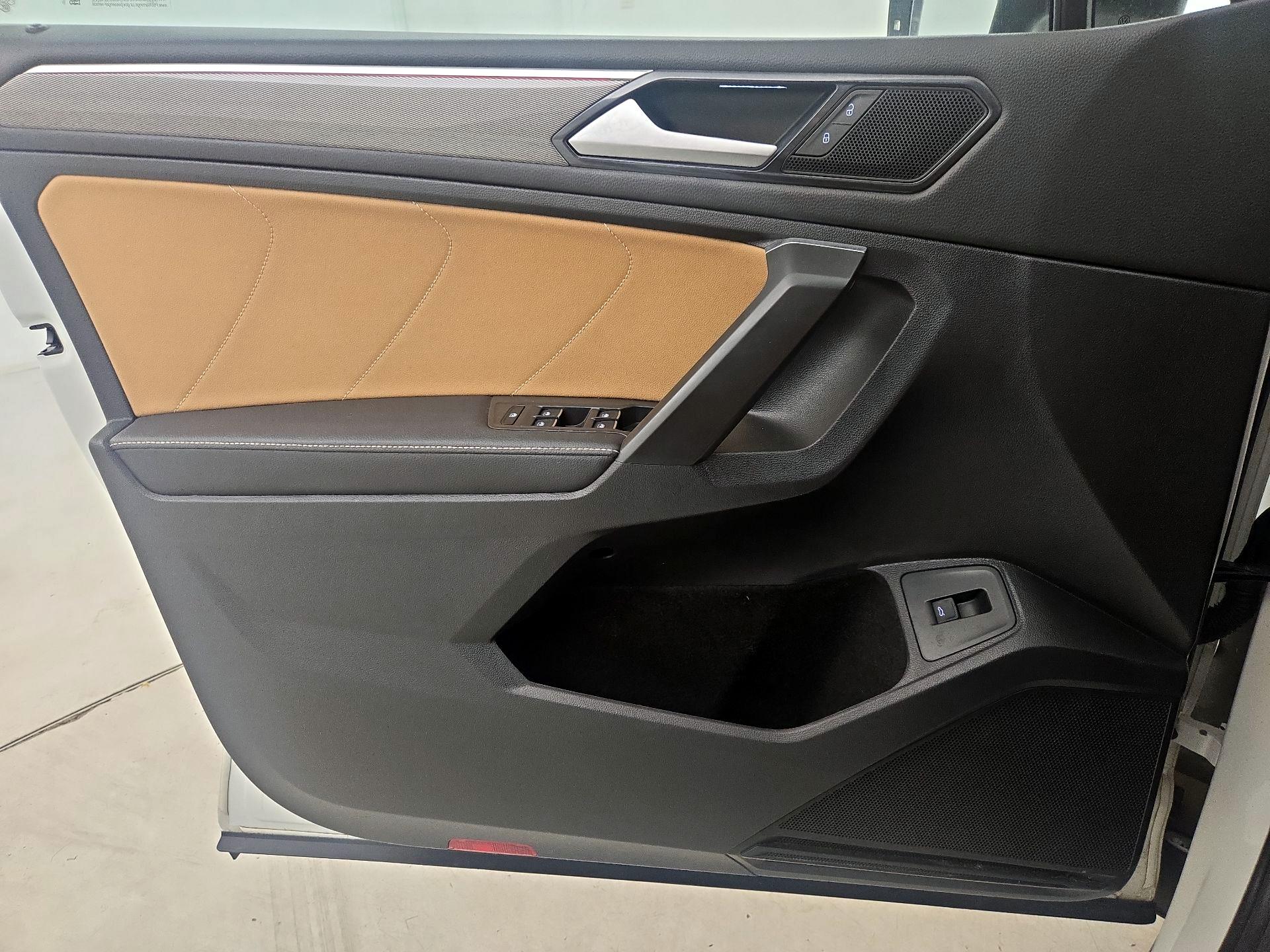 Thumbnail: 2022 Volkswagen Tiguan - 12