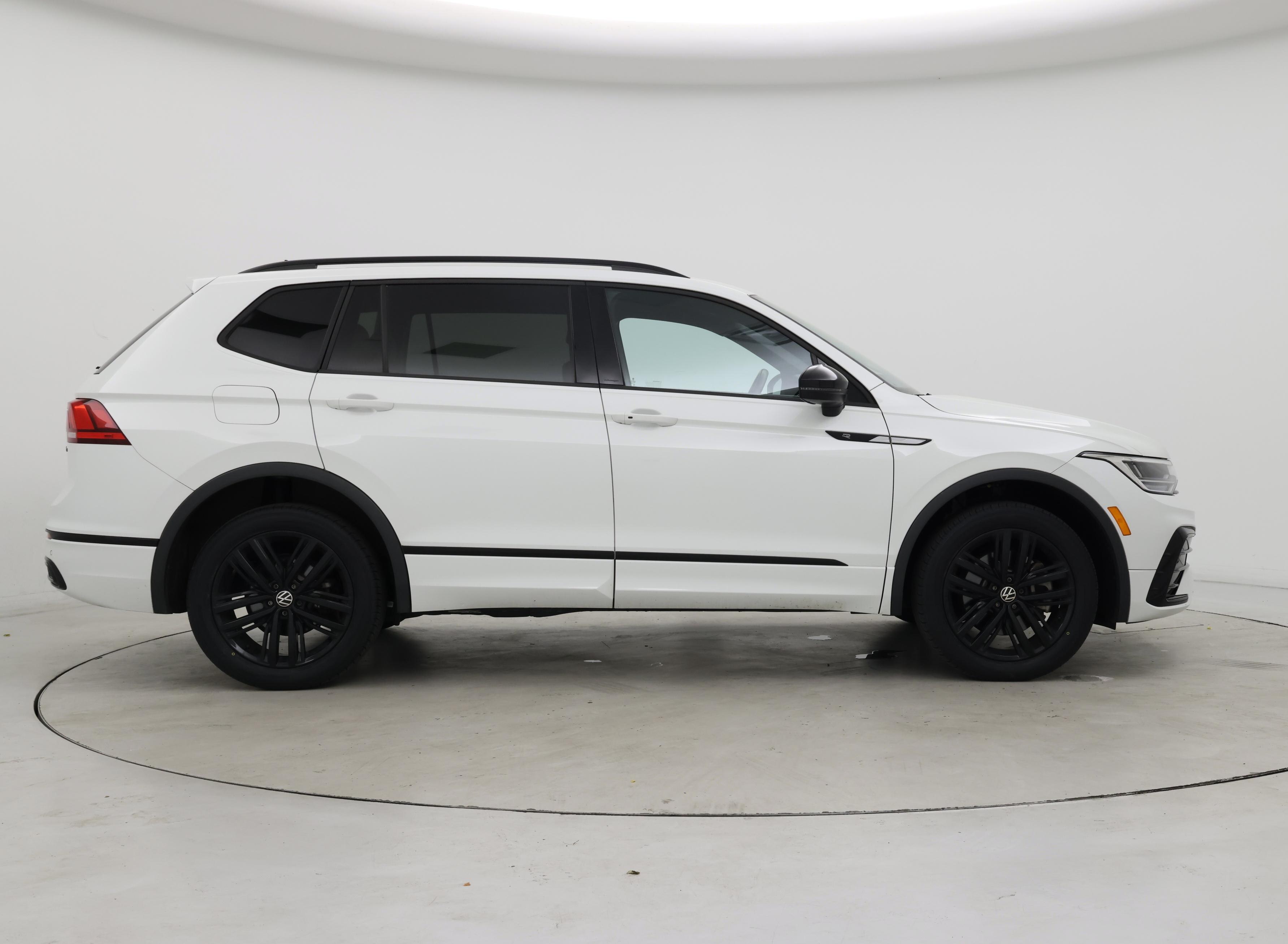 Thumbnail: 2022 Volkswagen Tiguan - 7