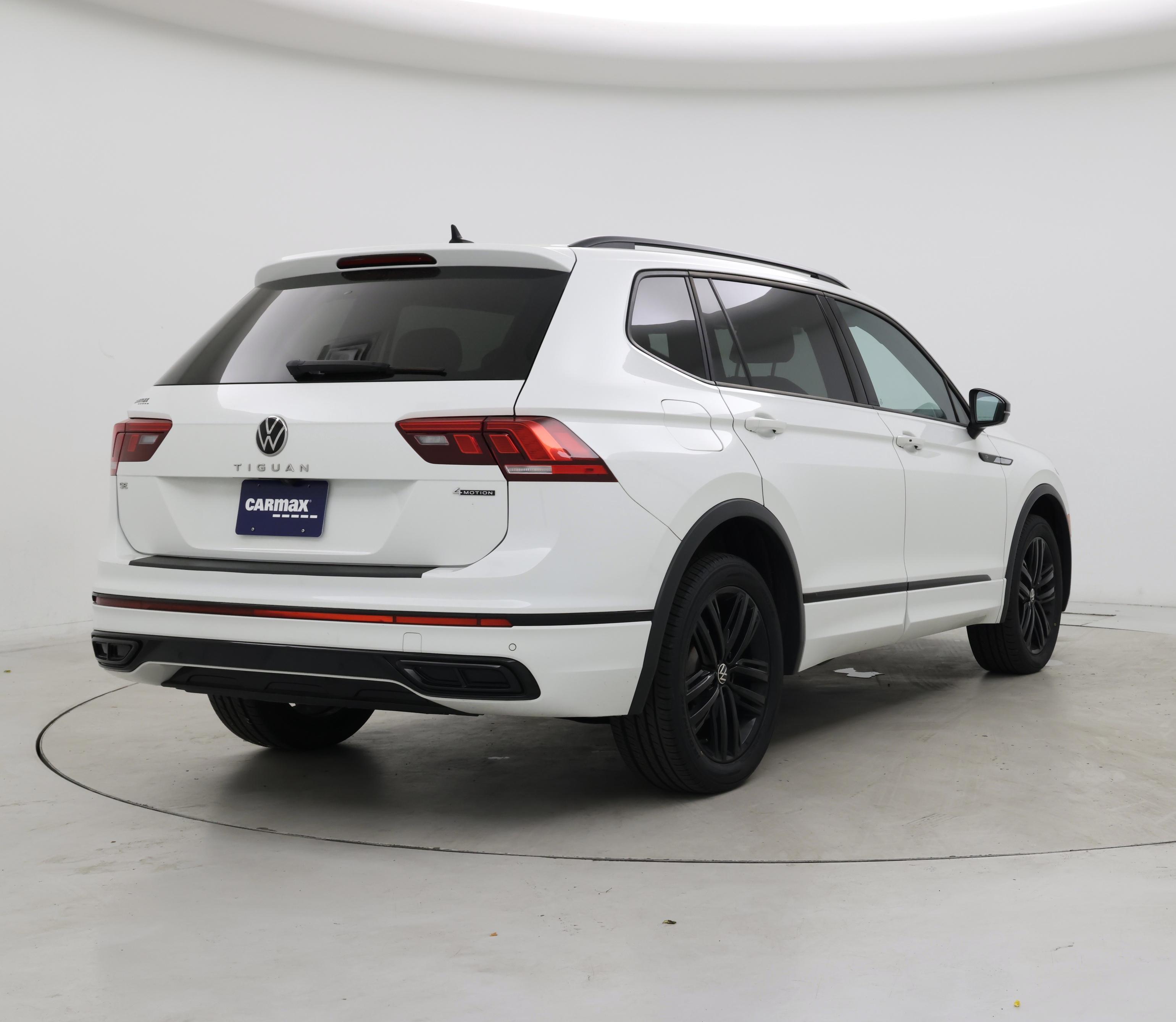 Thumbnail: 2022 Volkswagen Tiguan - 8