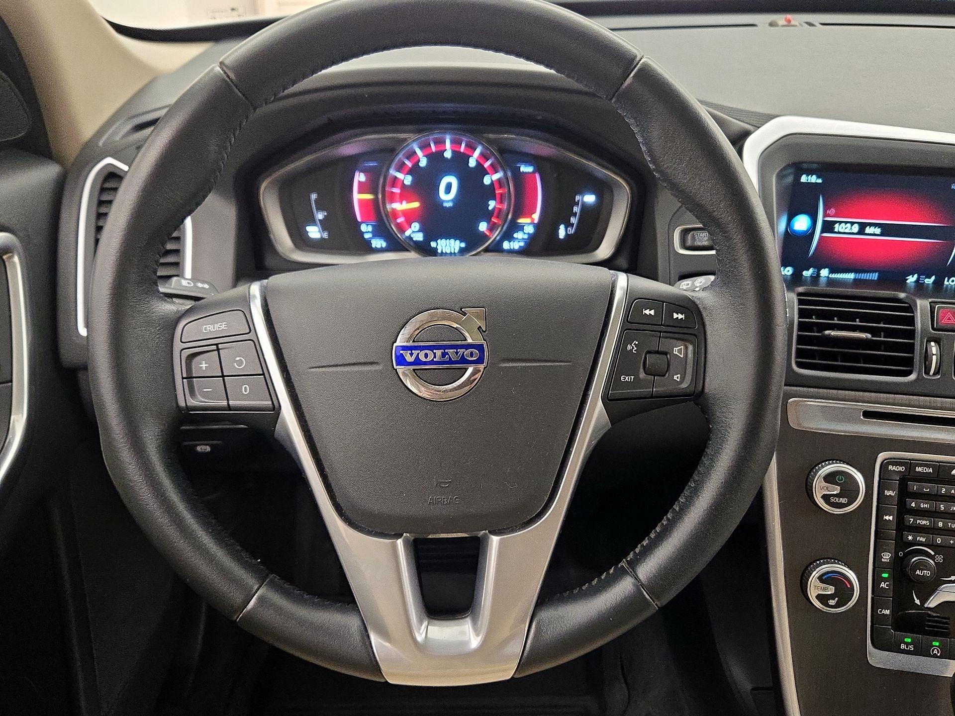 Thumbnail: 2016 Volvo XC60 - 10
