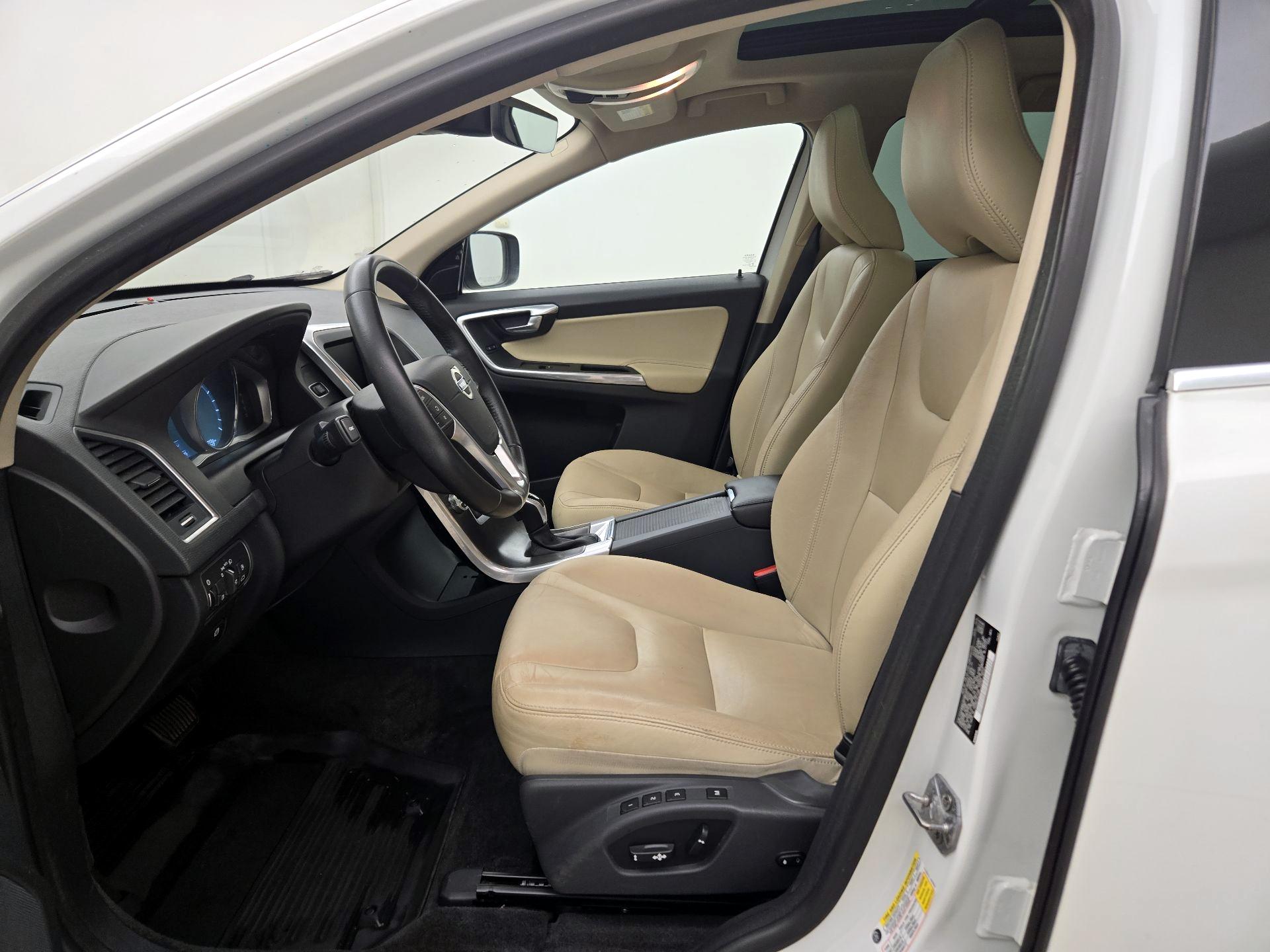 Thumbnail: 2016 Volvo XC60 - 11