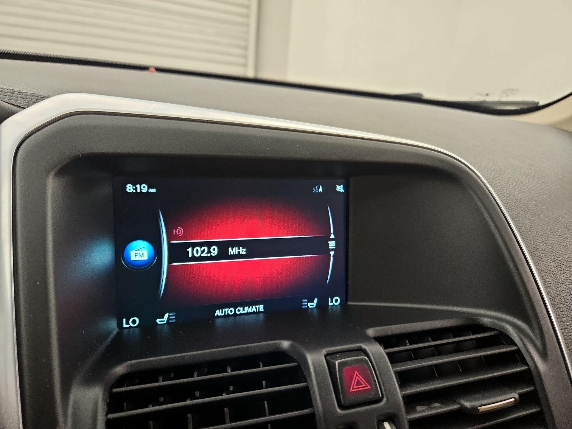 Thumbnail: 2016 Volvo XC60 - 14