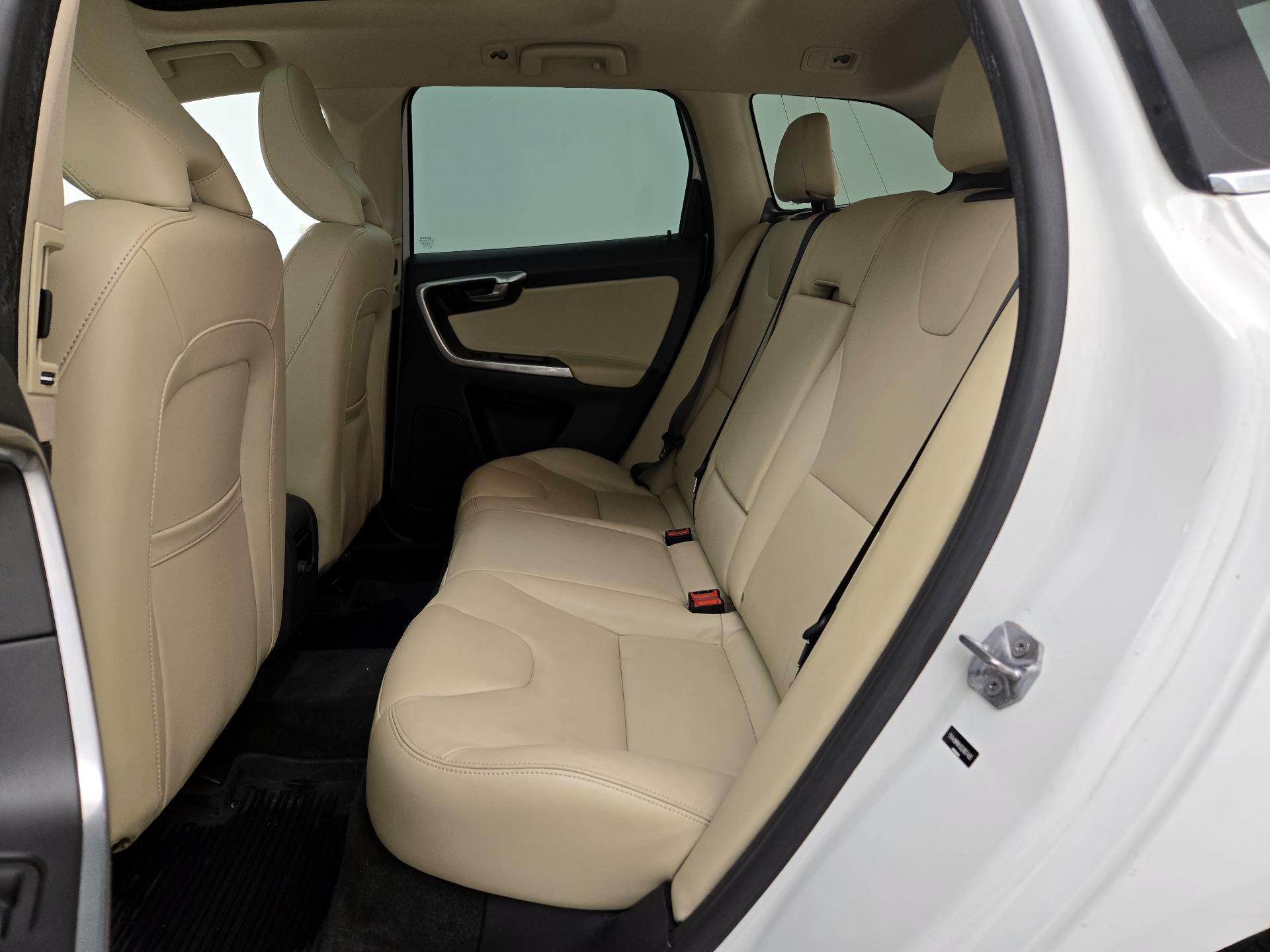 Thumbnail: 2016 Volvo XC60 - 18
