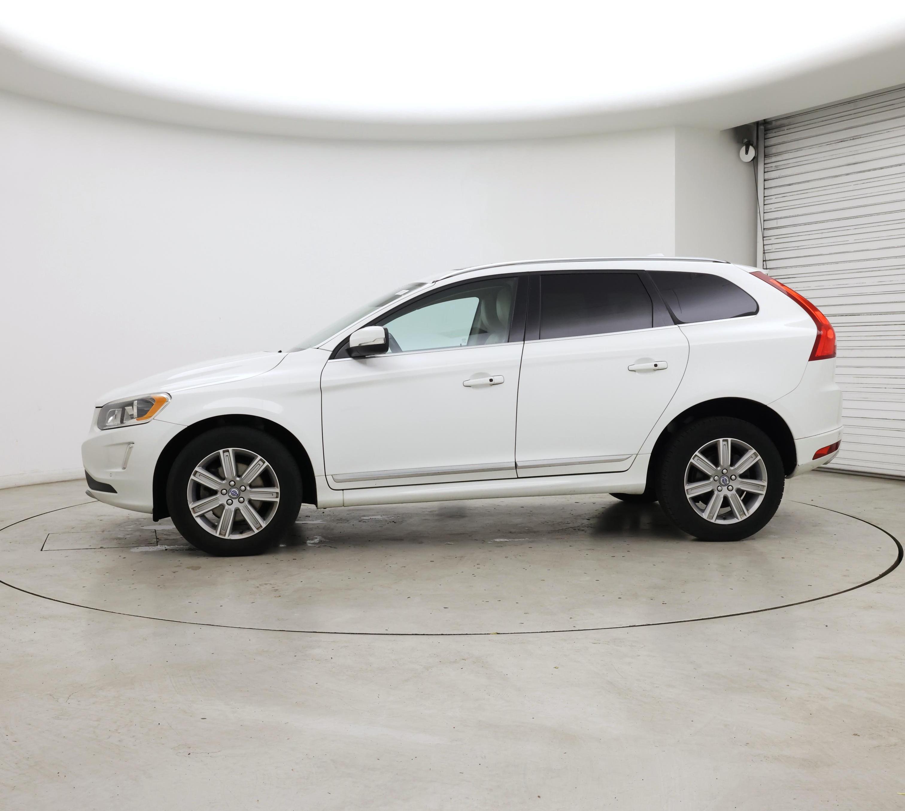Thumbnail: 2016 Volvo XC60 - 3