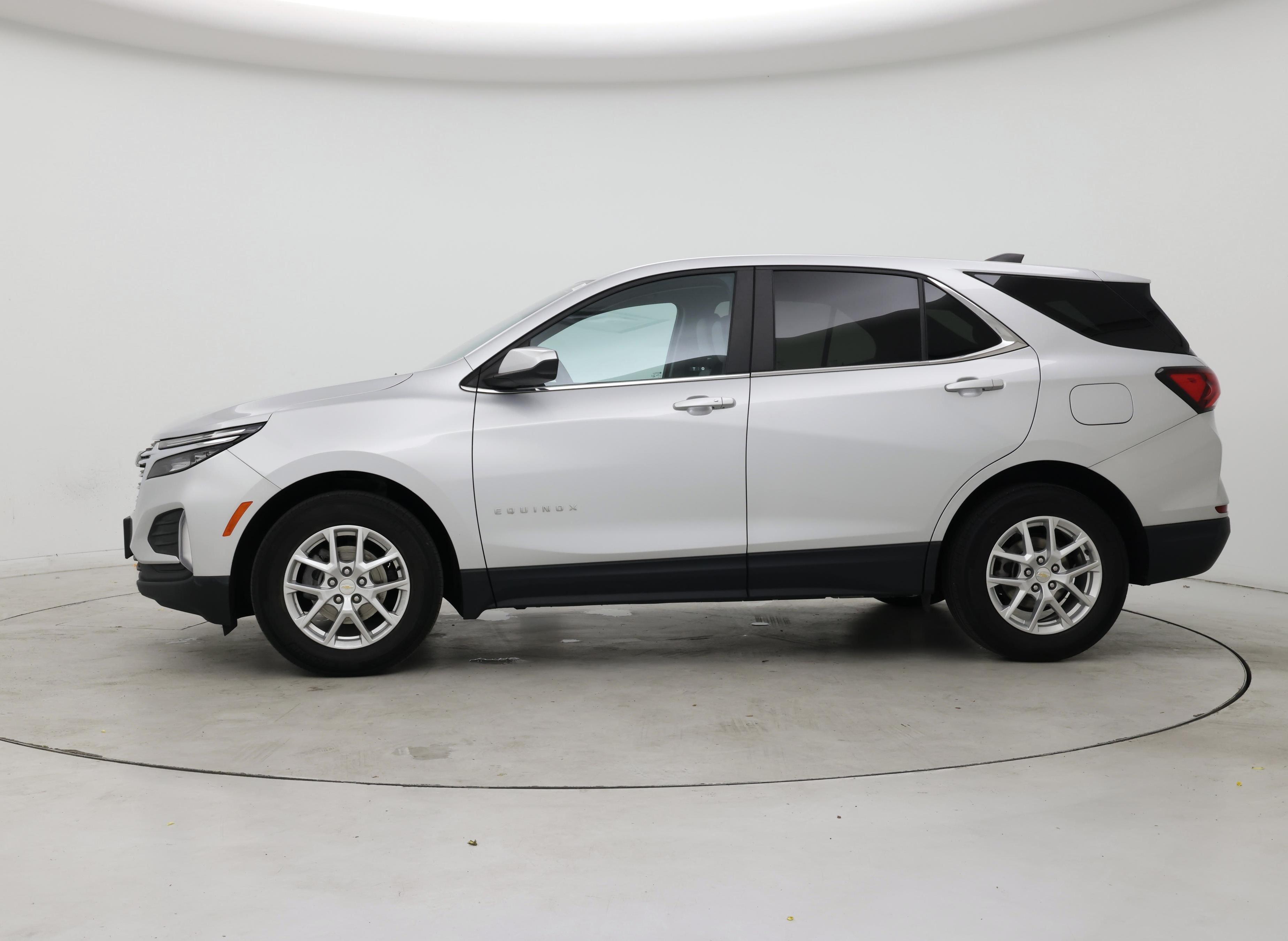 Thumbnail: 2022 Chevrolet Equinox - 3