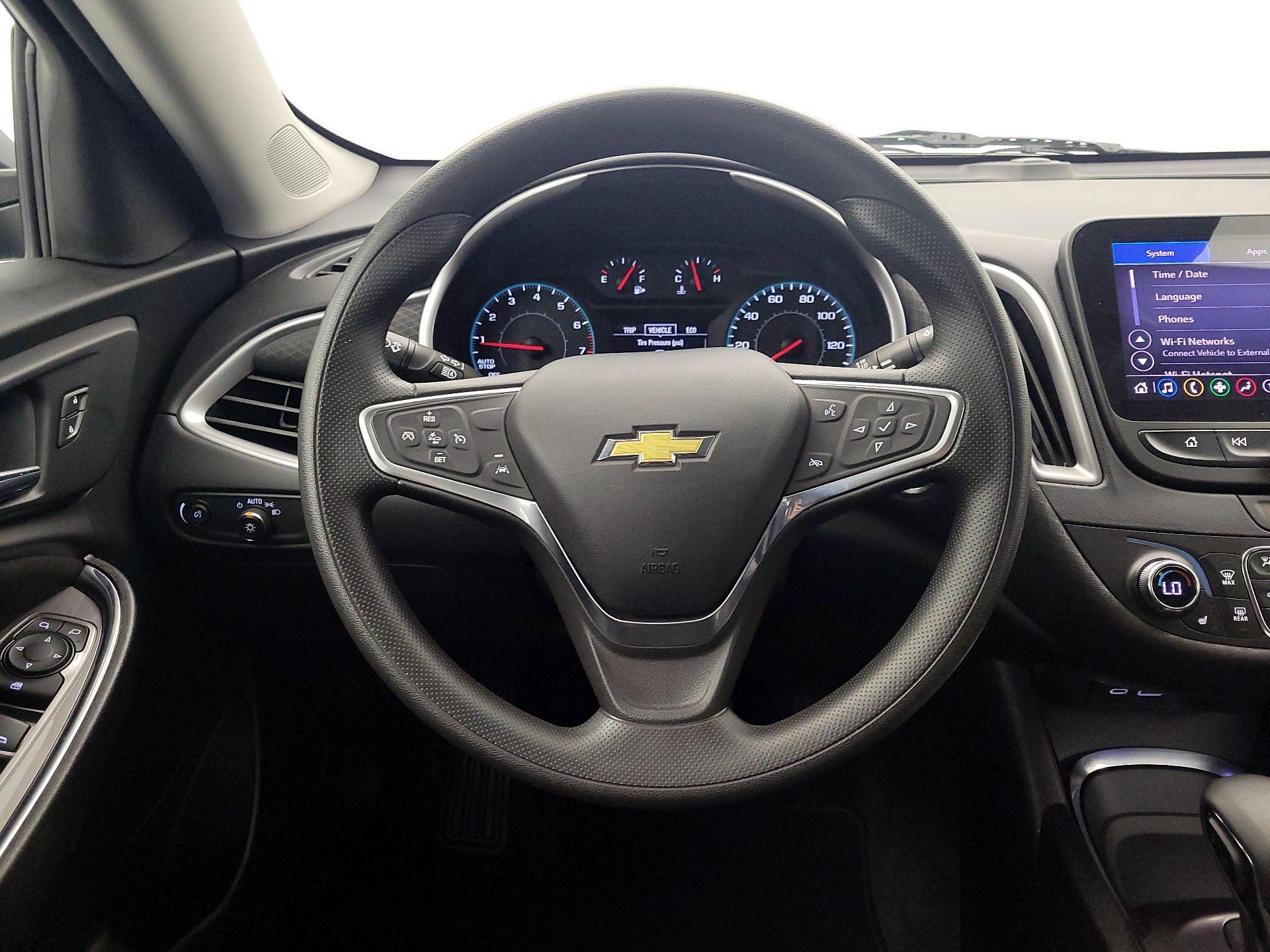 Thumbnail: 2022 Chevrolet Malibu - 10