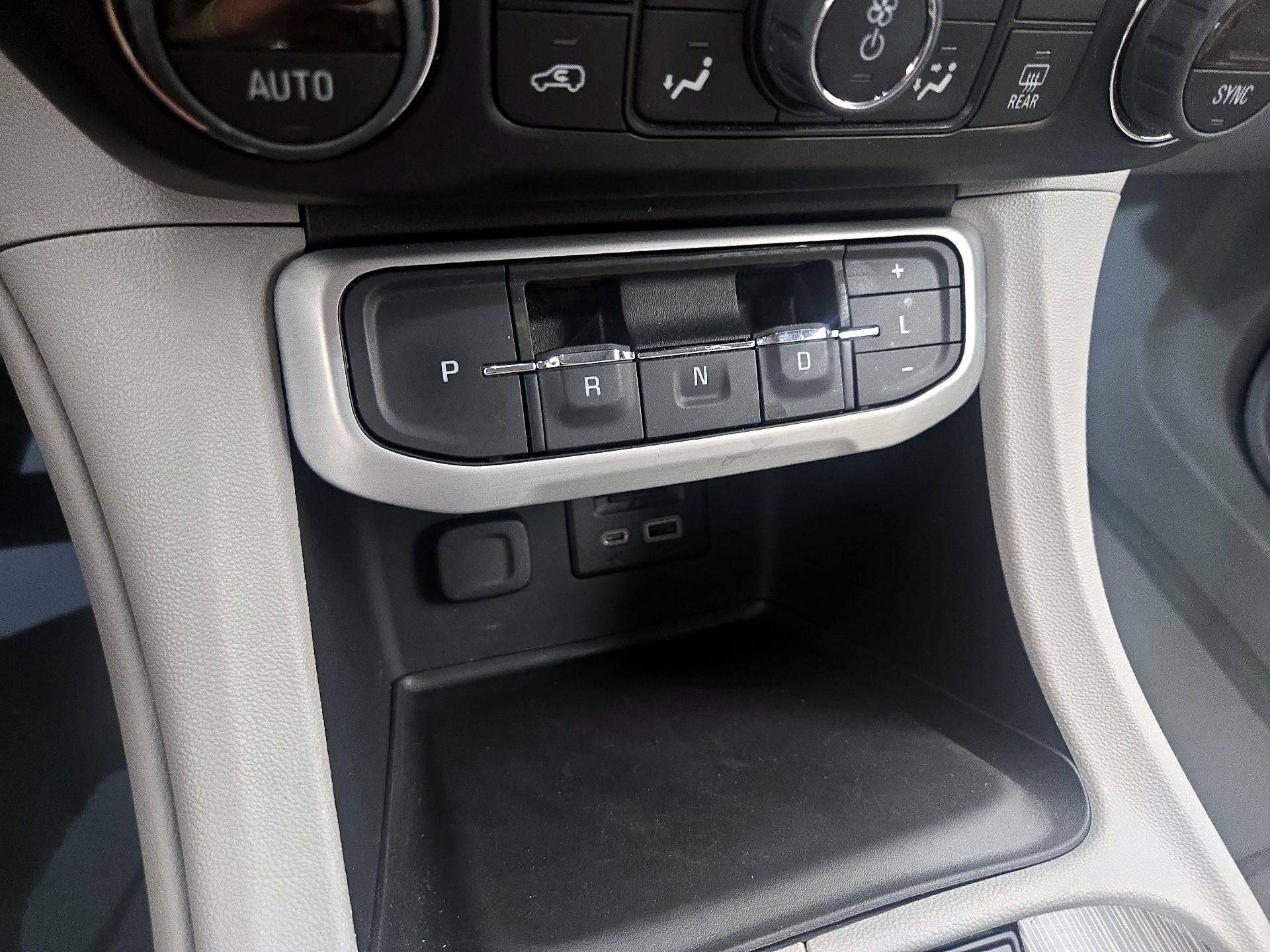 Thumbnail: 2023 GMC Acadia - 18