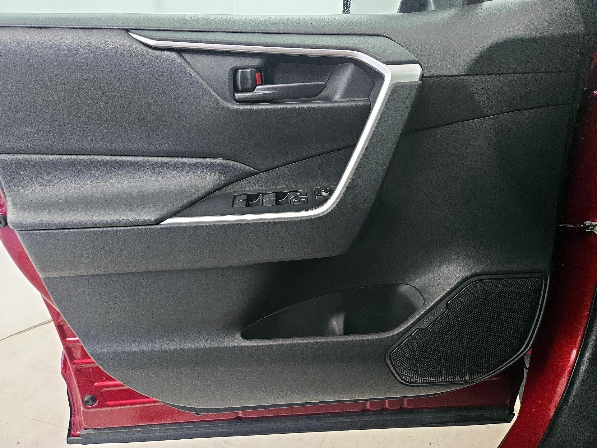 Thumbnail: 2020 Toyota RAV4 - 12