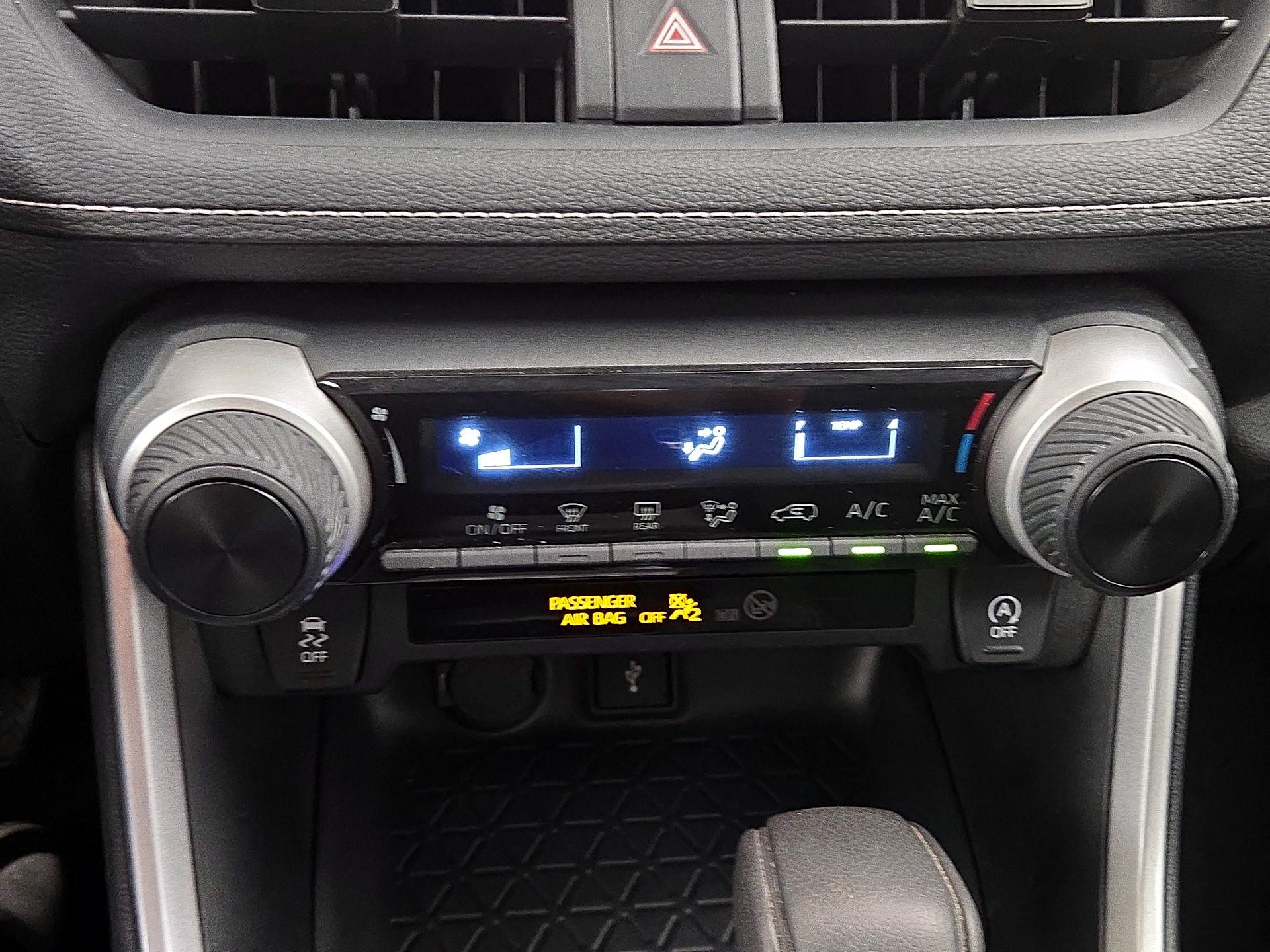 Thumbnail: 2020 Toyota RAV4 - 16