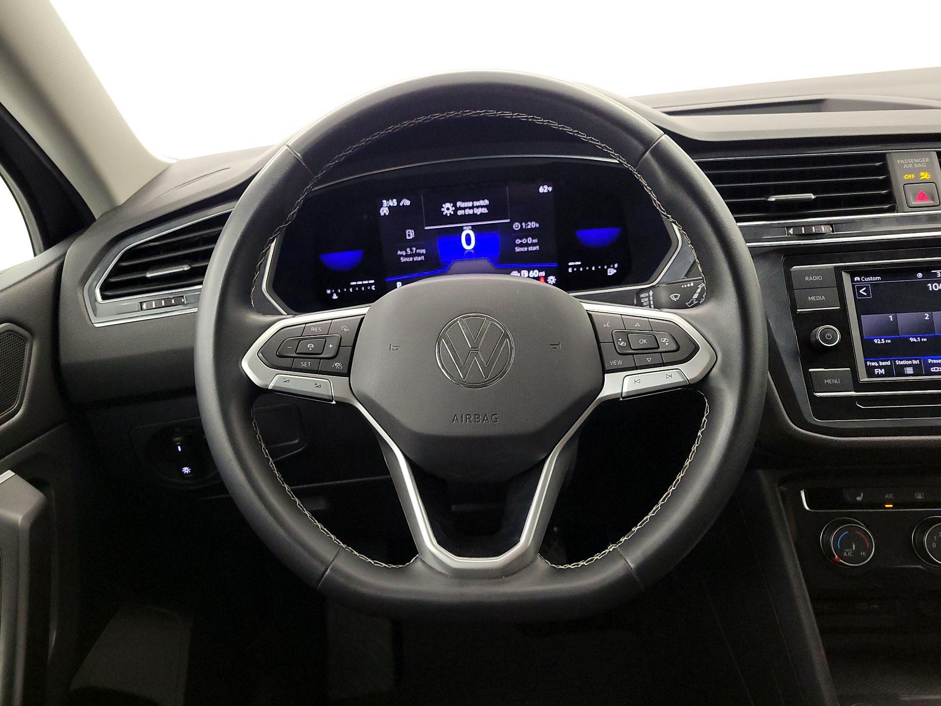 Thumbnail: 2023 Volkswagen Tiguan - 10