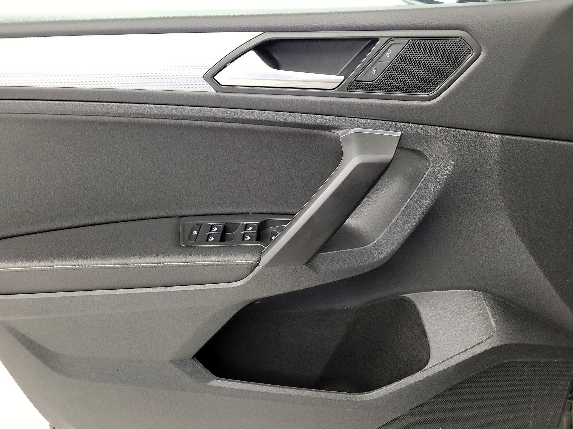 Thumbnail: 2023 Volkswagen Tiguan - 12